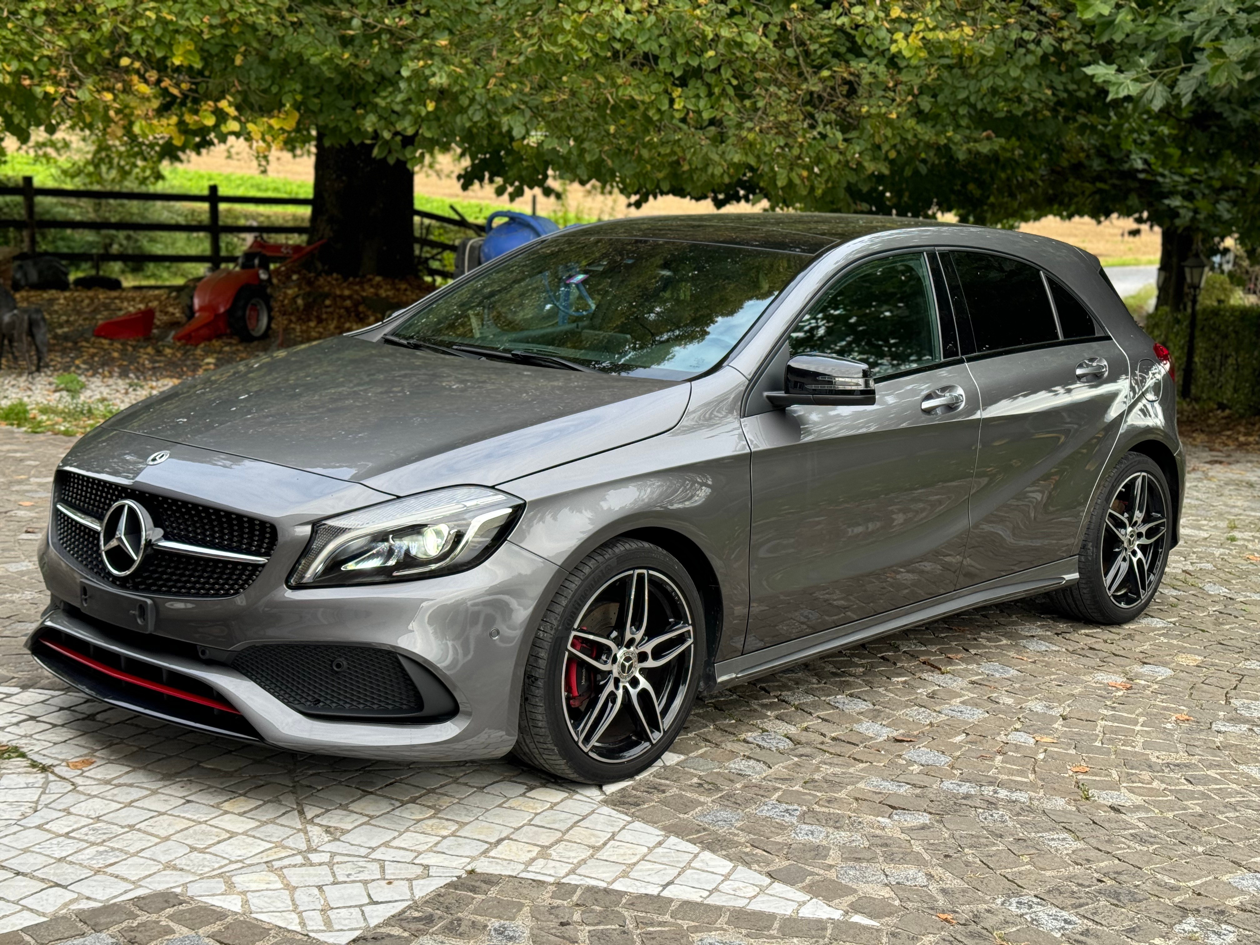 MERCEDES-BENZ A 200 AMG Line