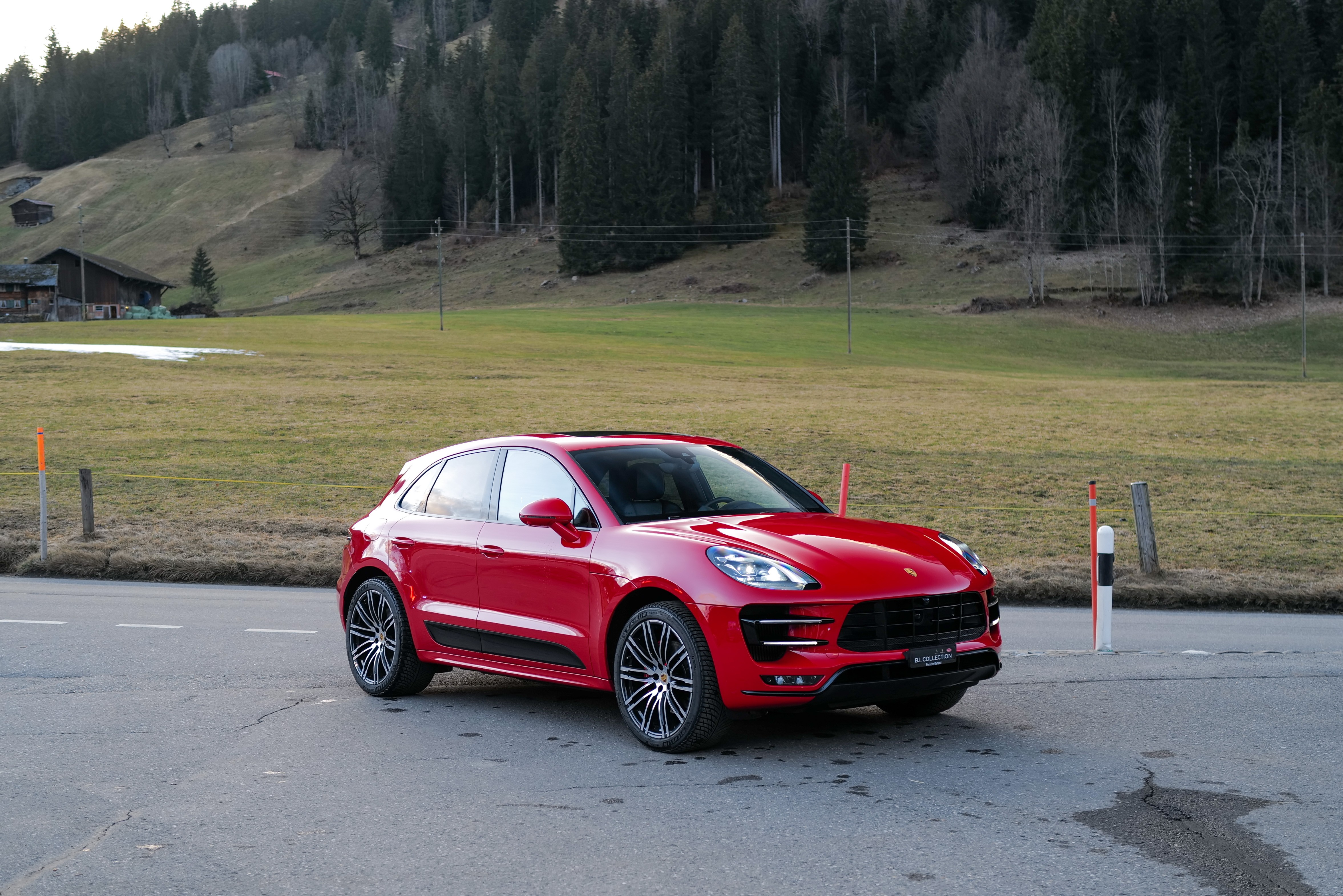 PORSCHE MACAN TURBO