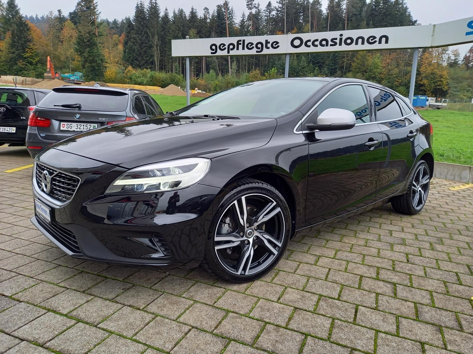 VOLVO V40 T3 R-Design