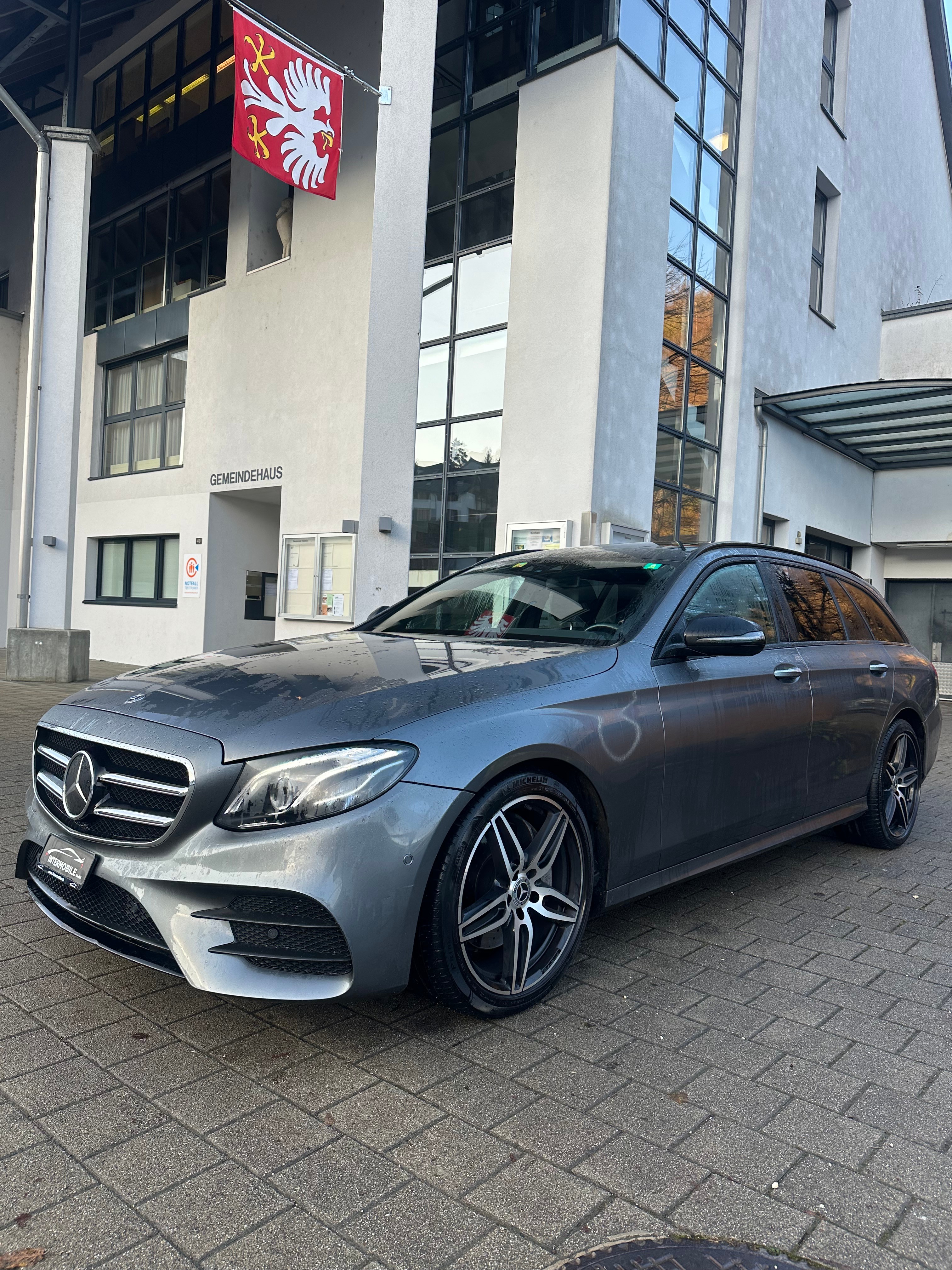 MERCEDES-BENZ E 220 d Swiss Star AMG Line 4Matic 9G-Tronic