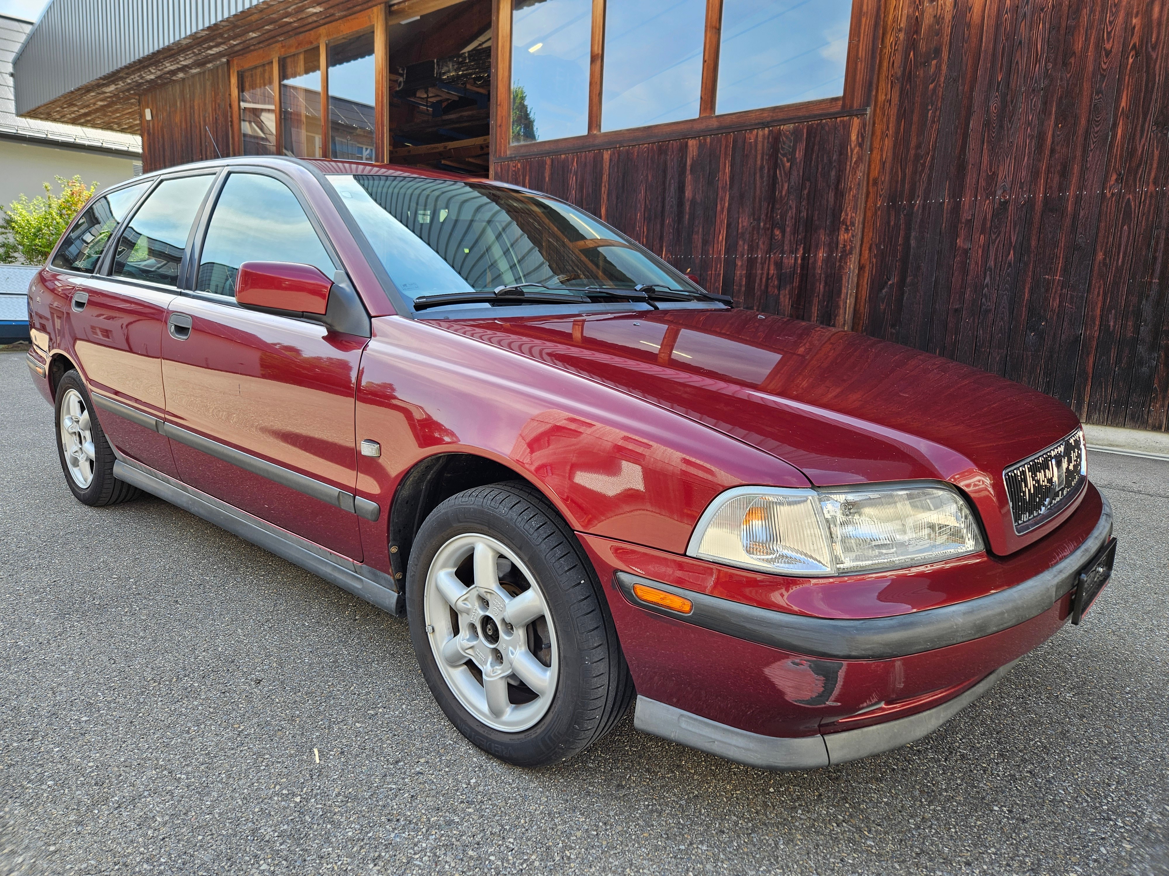 VOLVO V40 2.0 LPT