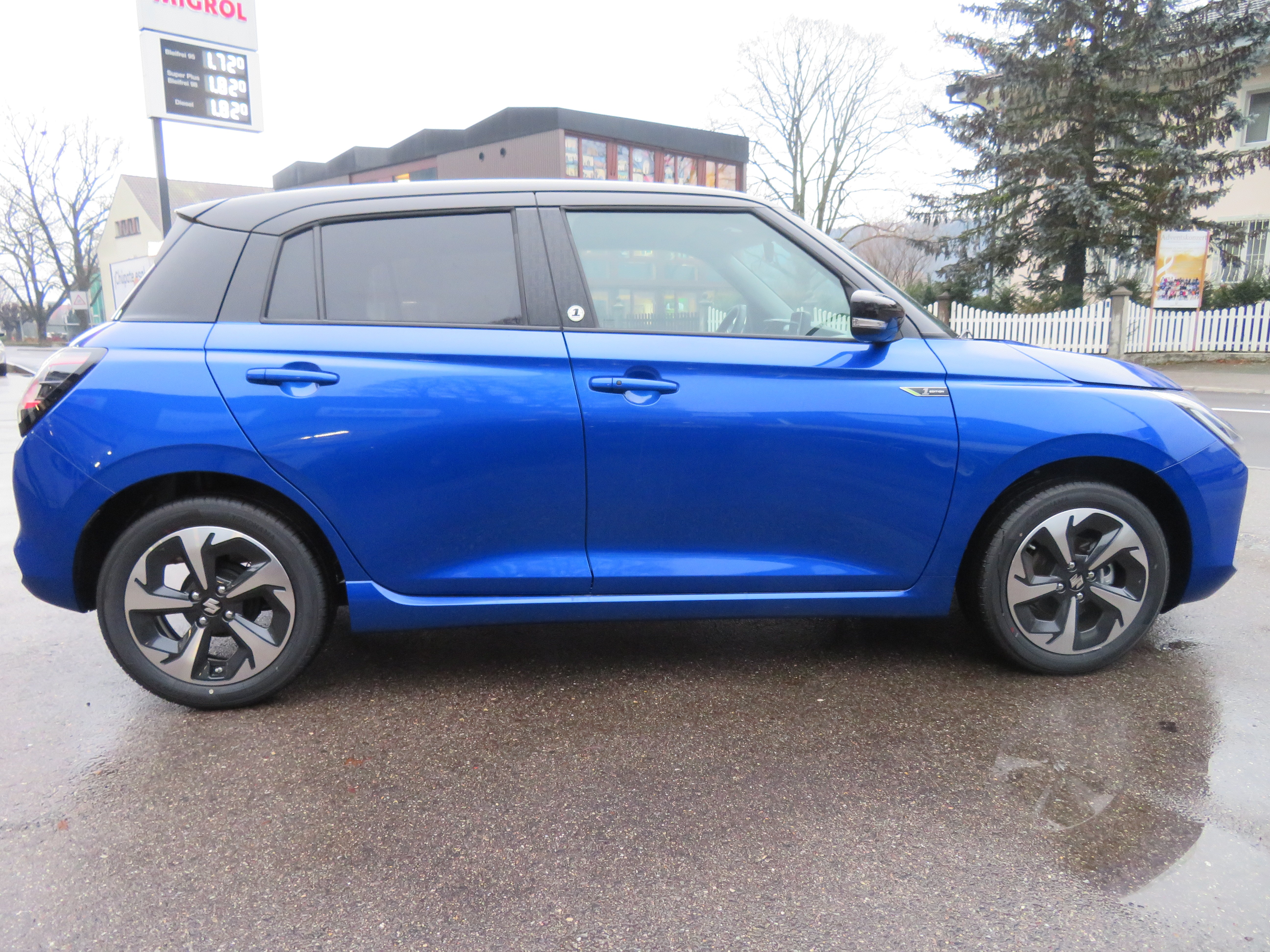 SUZUKI Swift 1.2 1st Edition Top Hybrid CVT