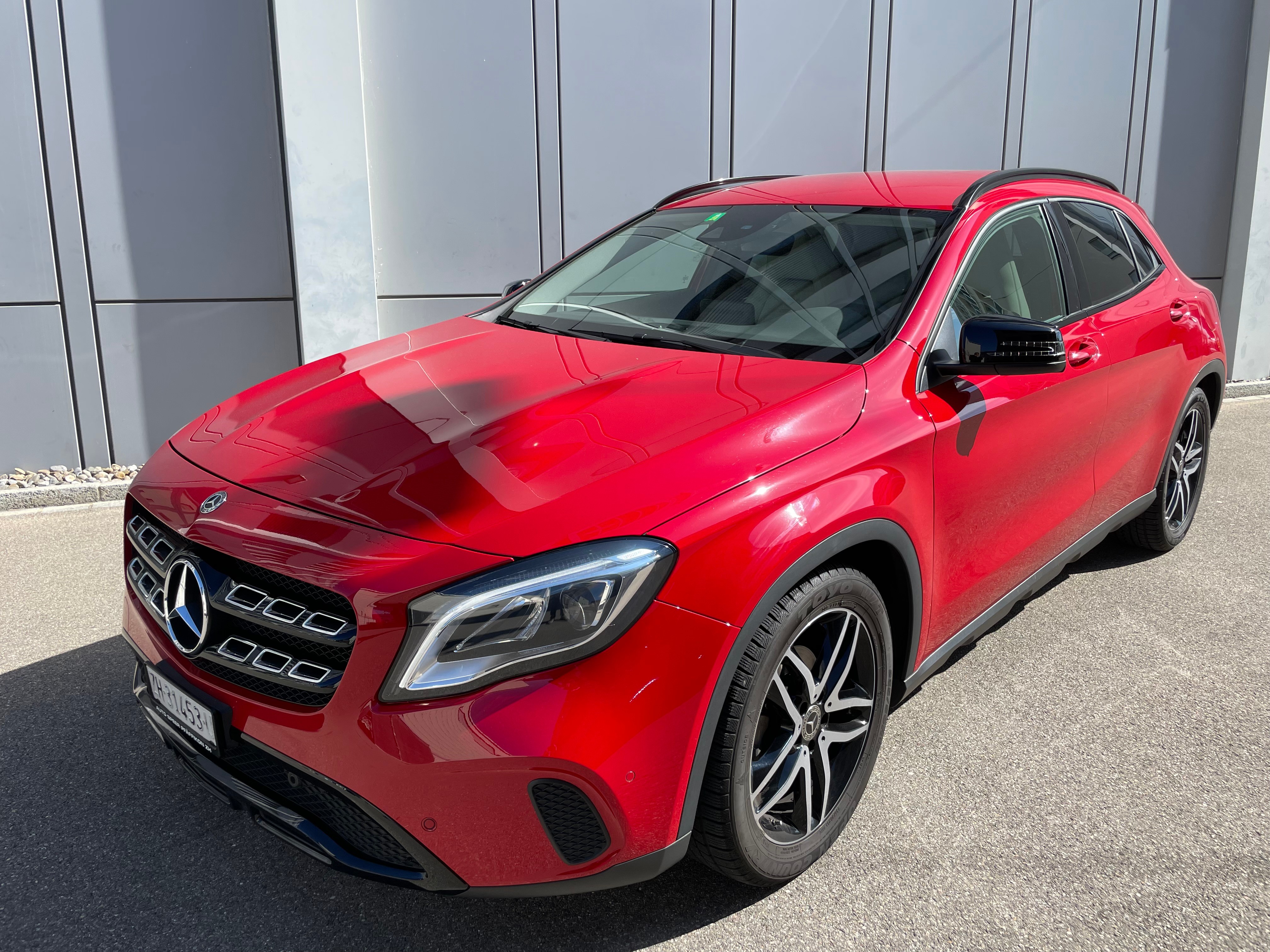 MERCEDES-BENZ GLA 200 Night Star 7G-DCT