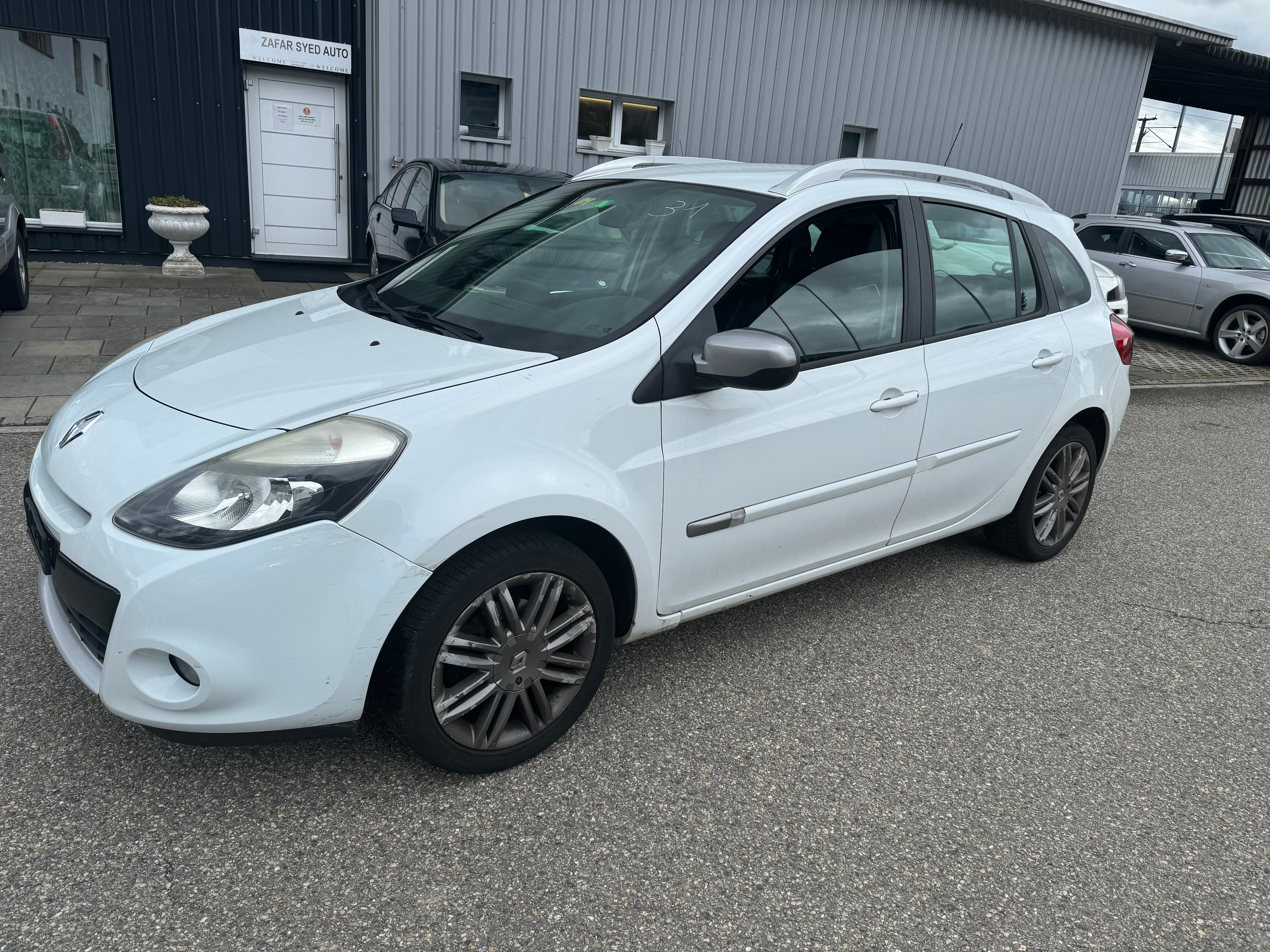 RENAULT Clio Grandtour 1.6 16V Night&Day Automatic