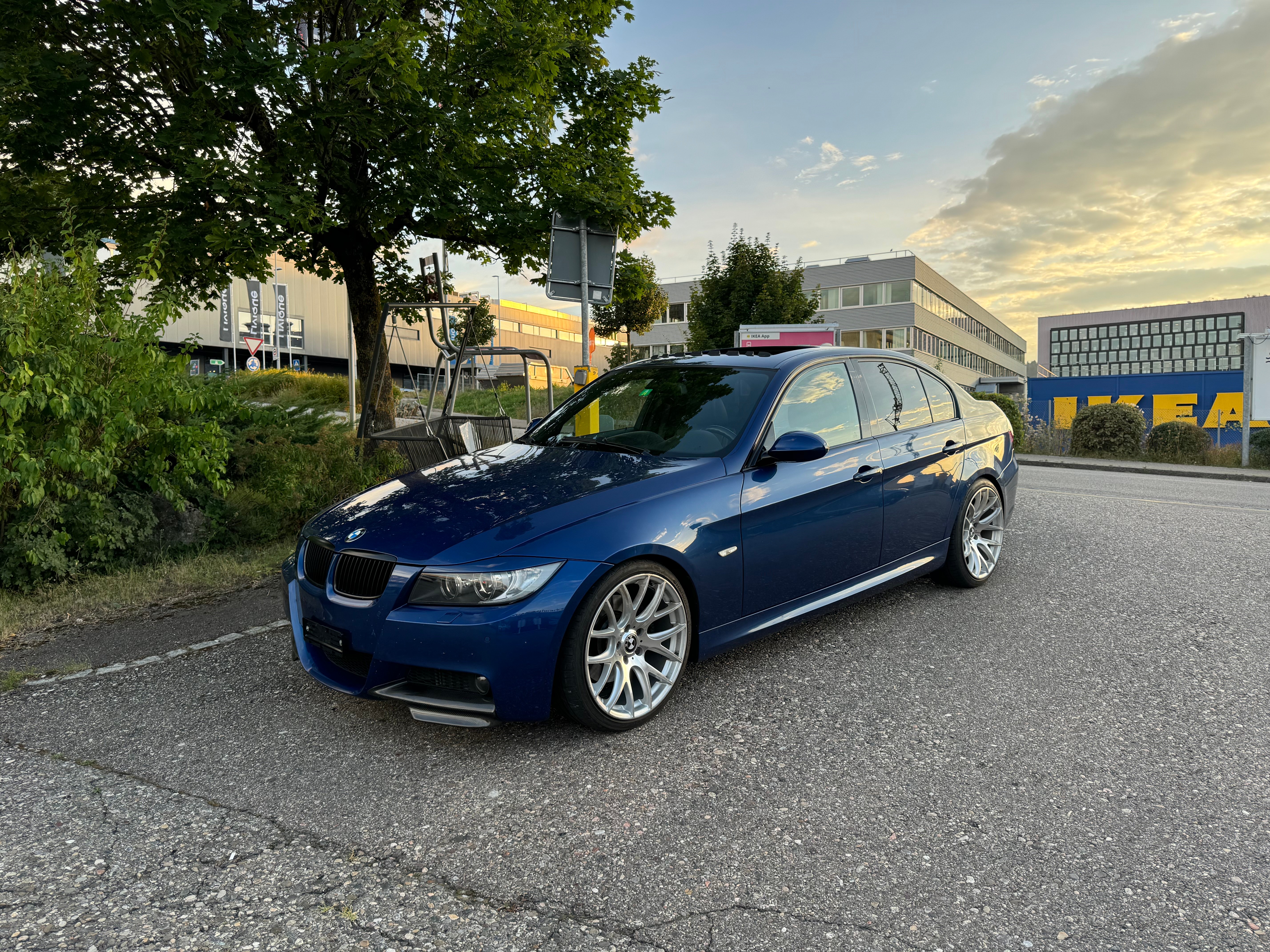 BMW 330i