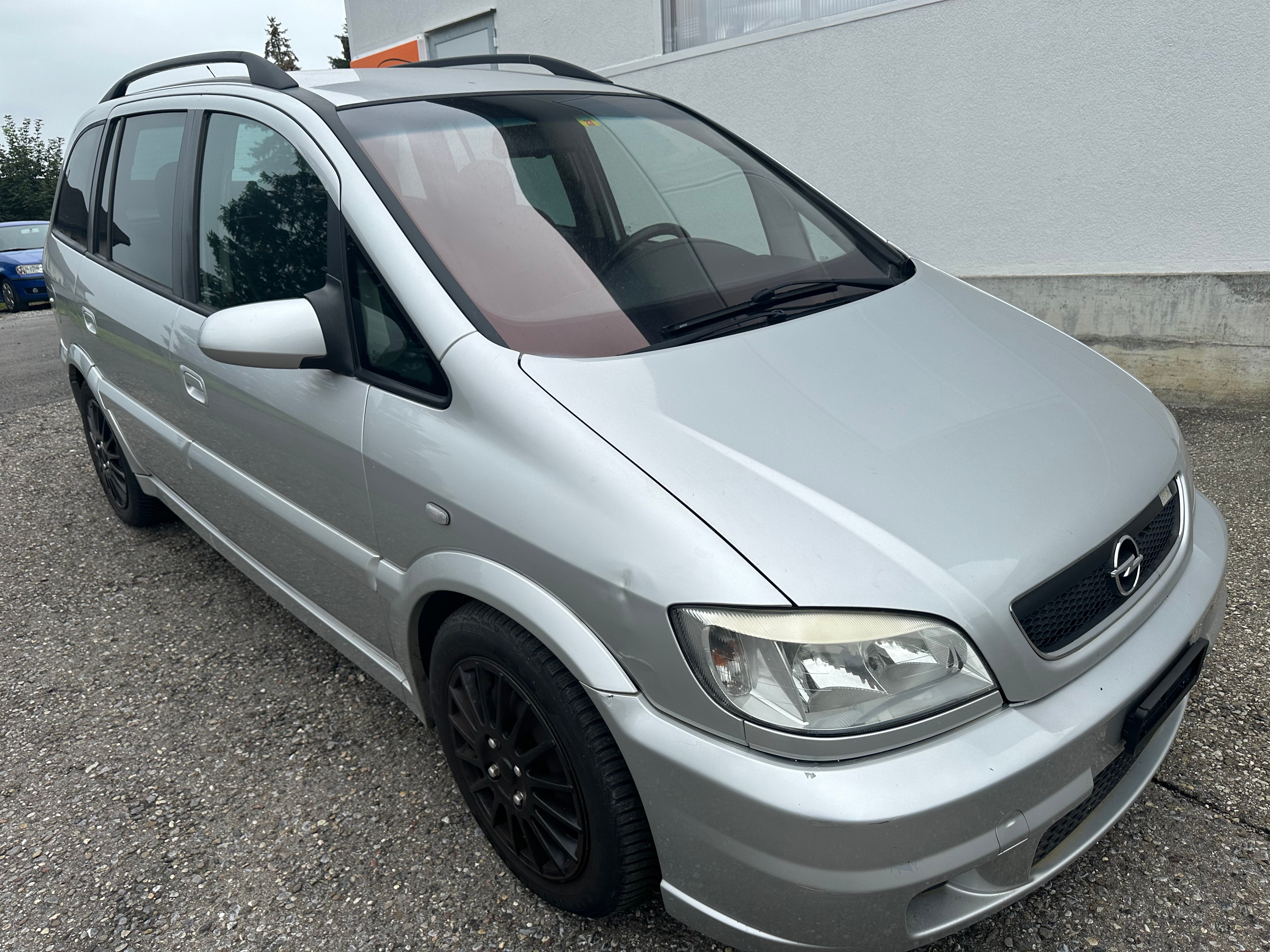 OPEL Zafira 2.0i Turbo OPC