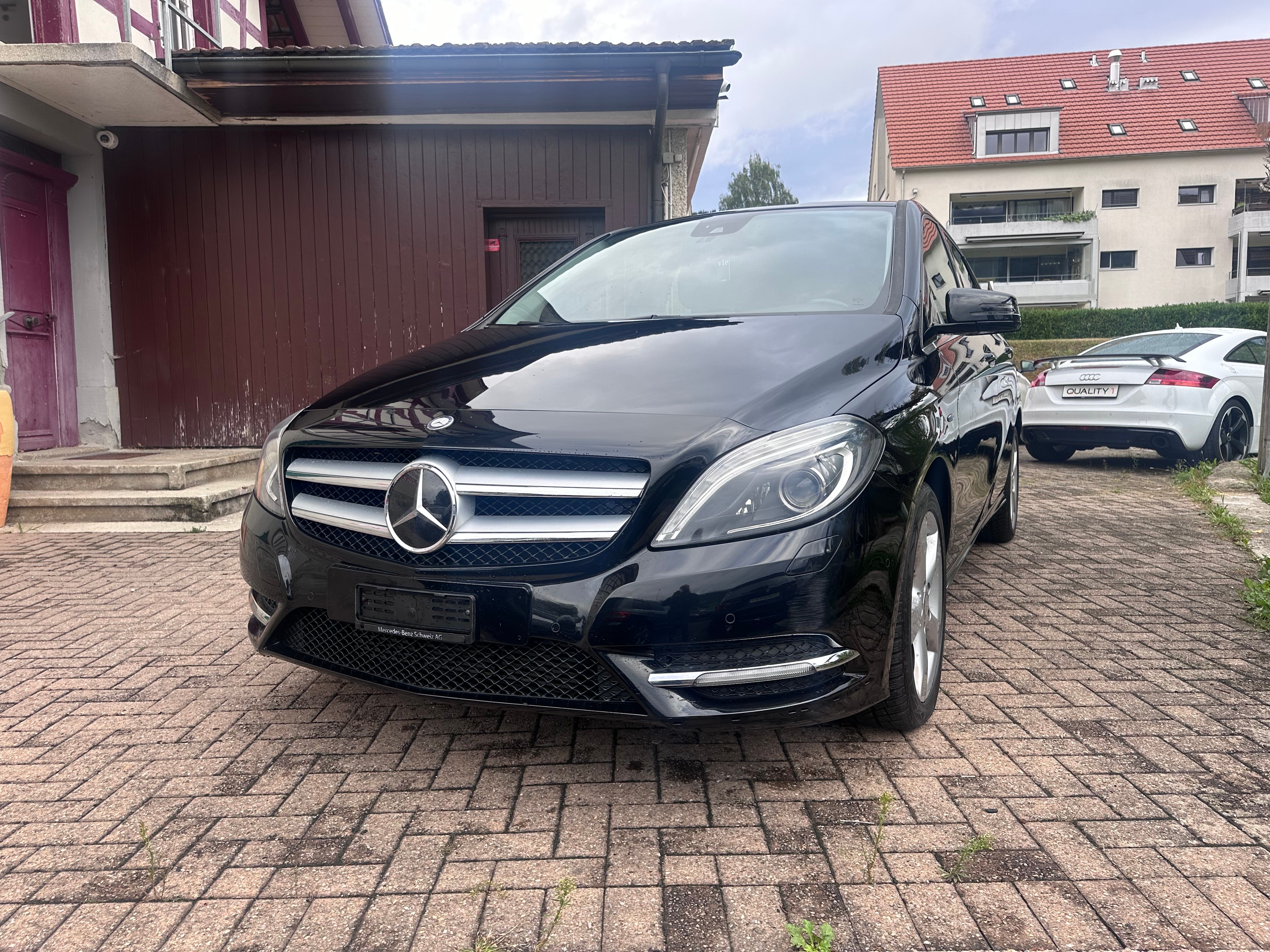 MERCEDES-BENZ B 200 7G-DCT