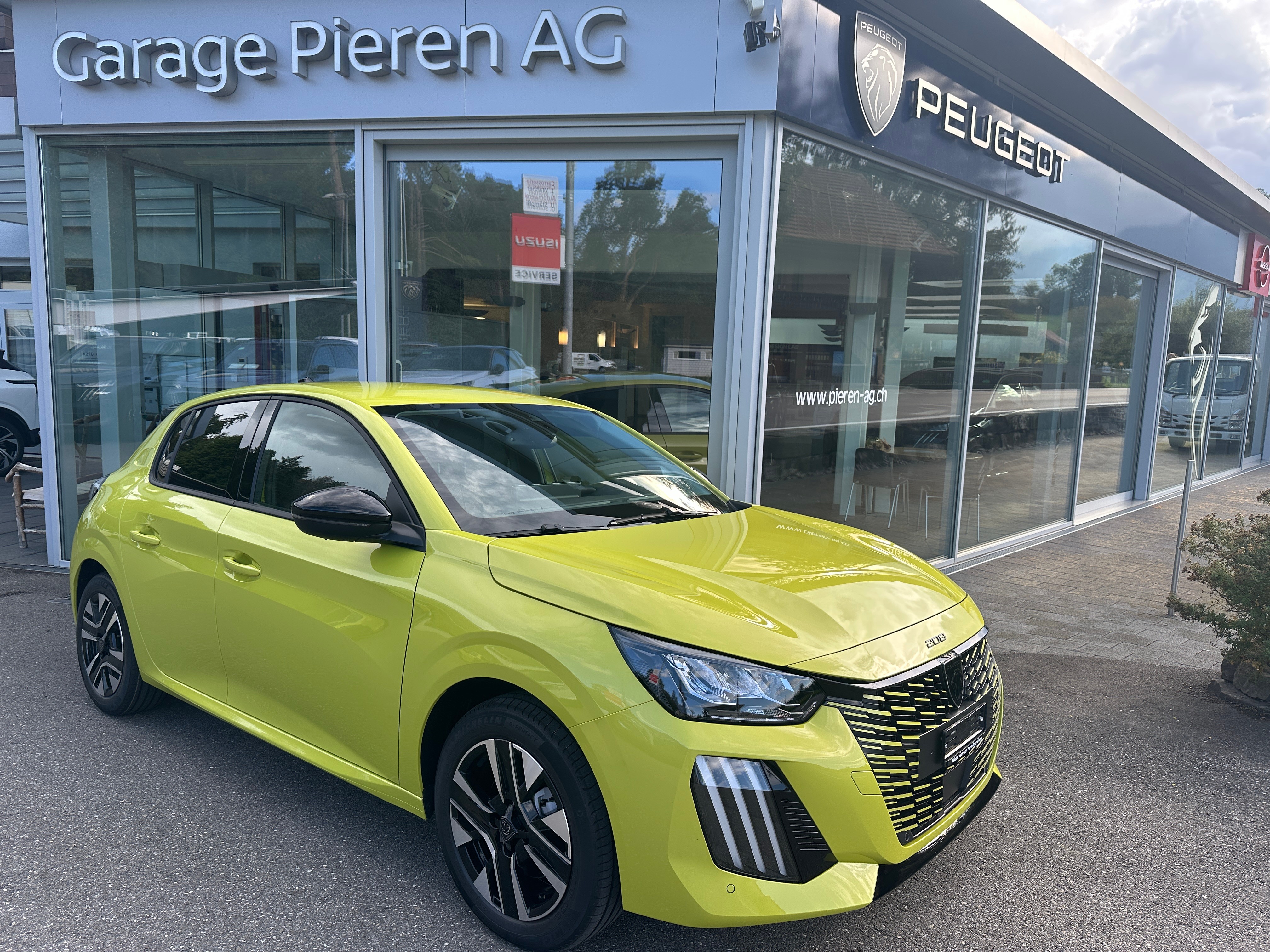 PEUGEOT 208 1.2PureTech Allure Premium A8