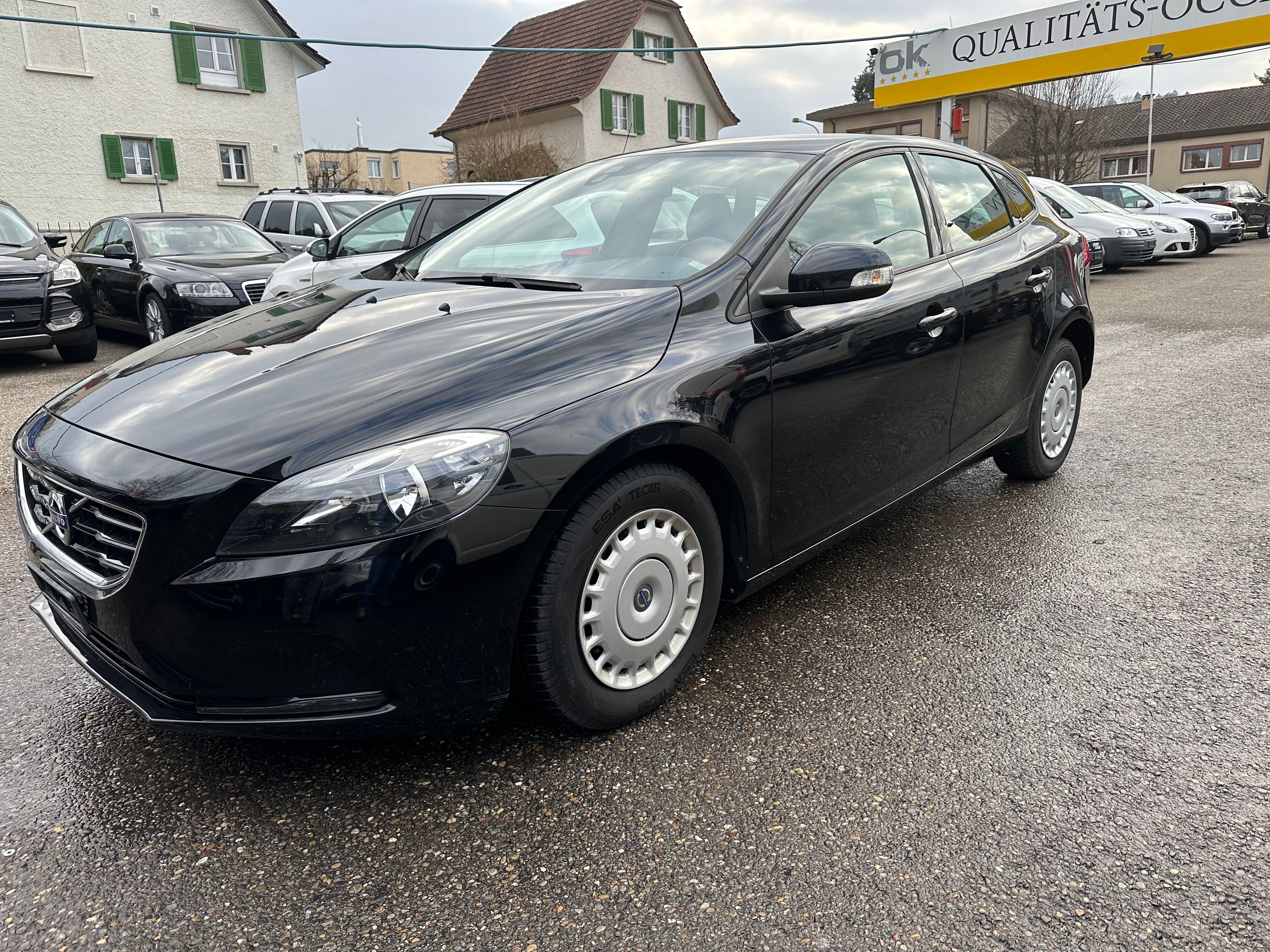 VOLVO V40 D2 Momentum