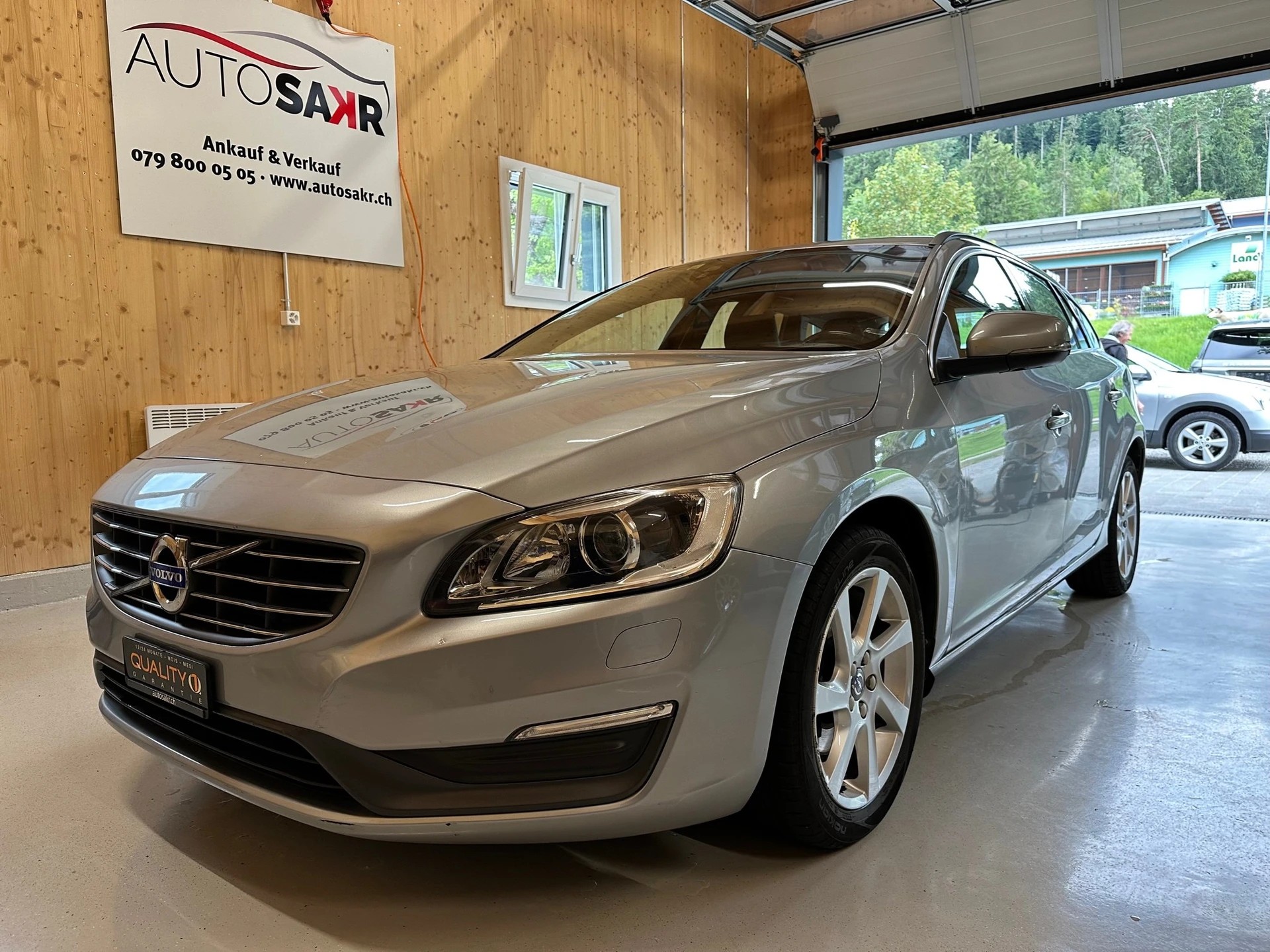 VOLVO V60 D4 Momentum Geartronic