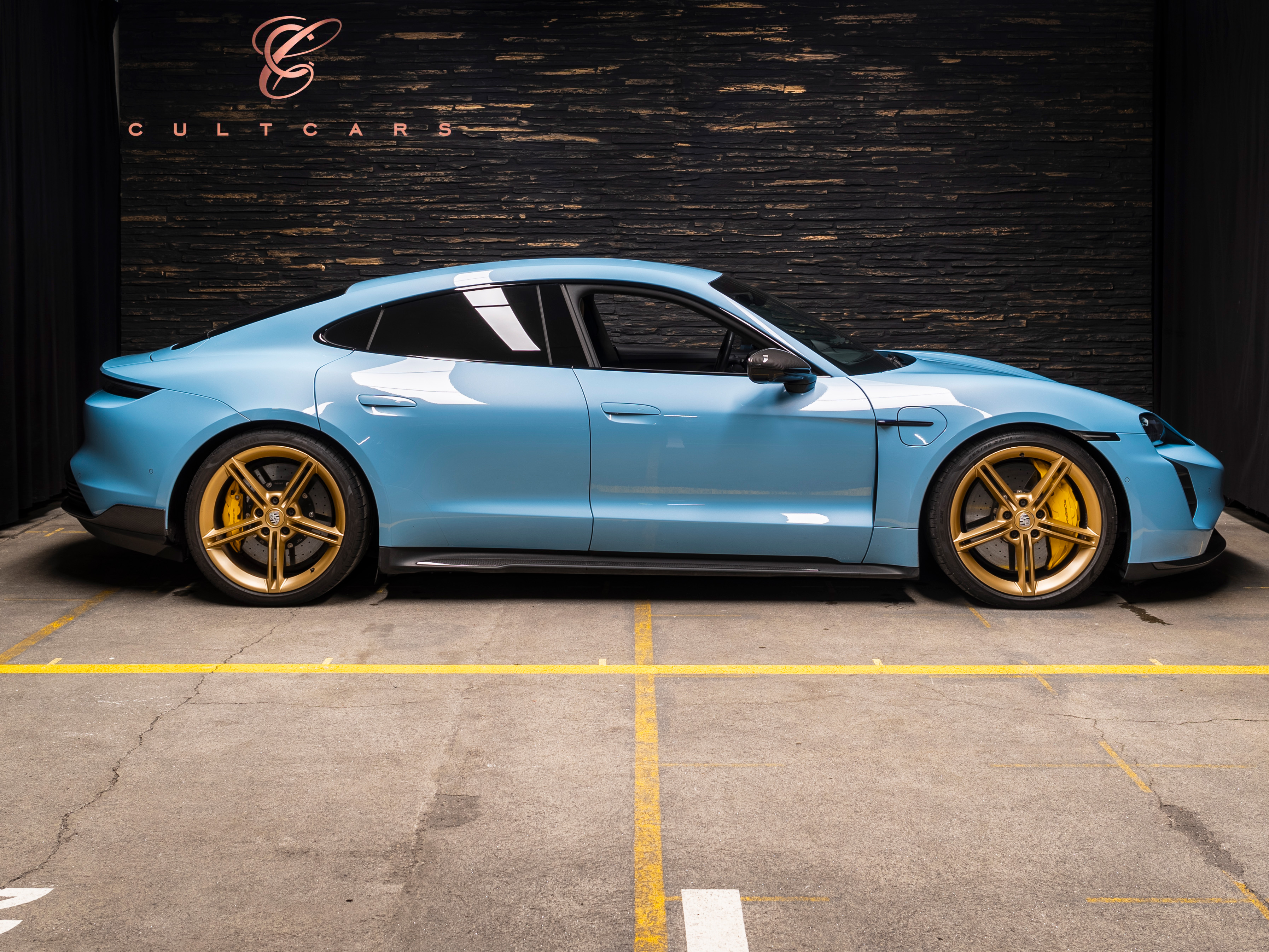 PORSCHE Taycan Turbo S