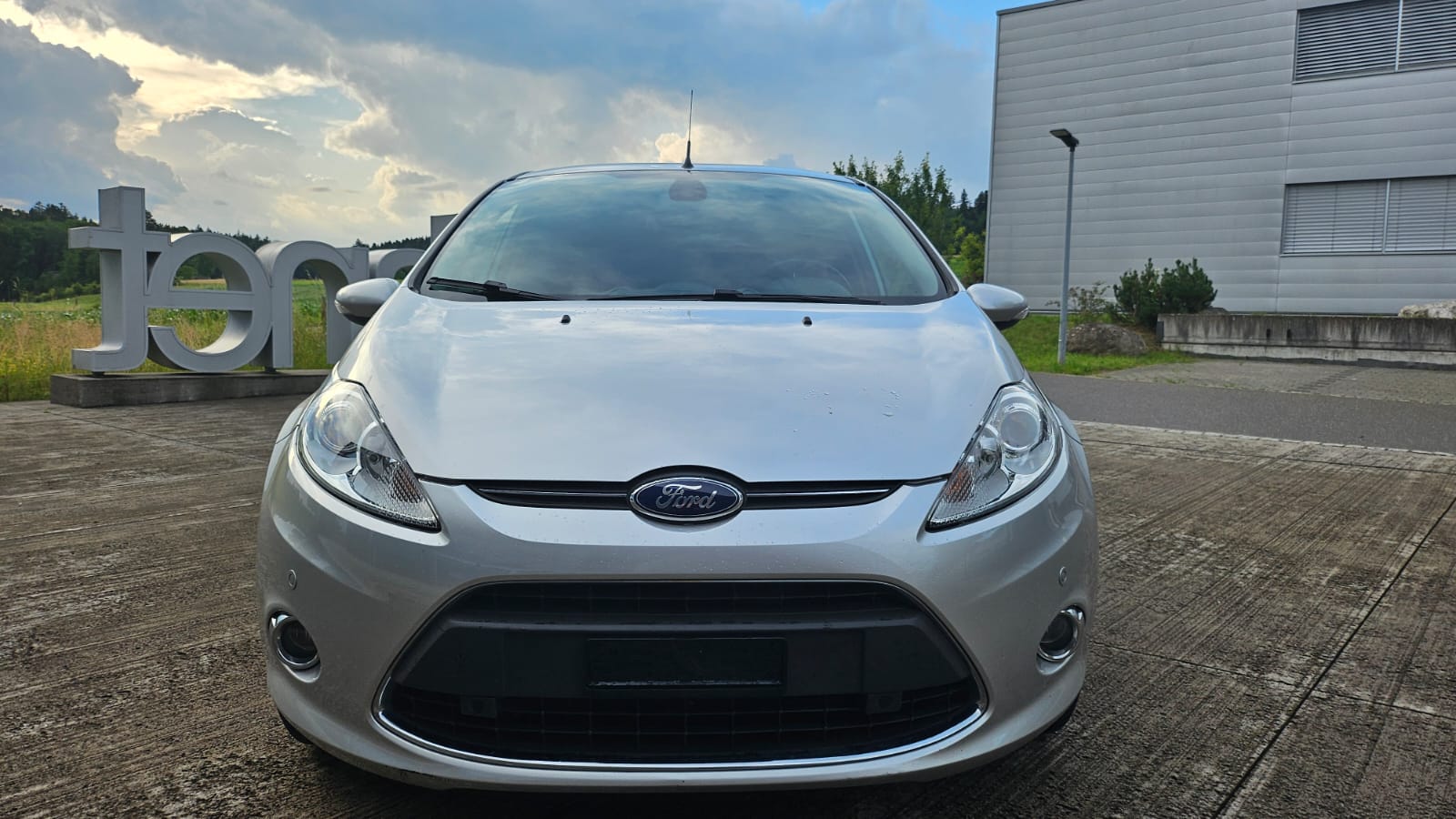 FORD Fiesta 1.4 16V Titanium Automatic