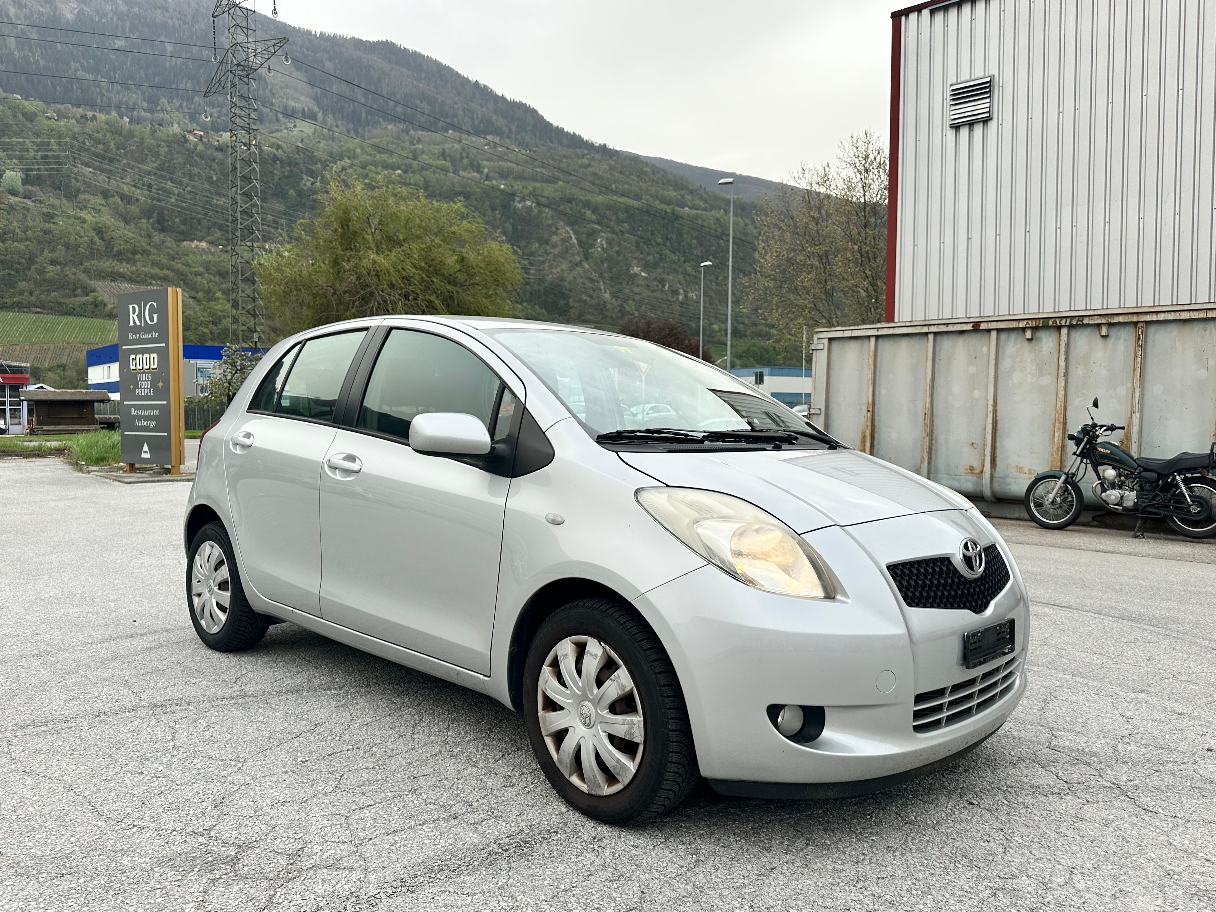 TOYOTA Yaris 1.3 Linea Sol