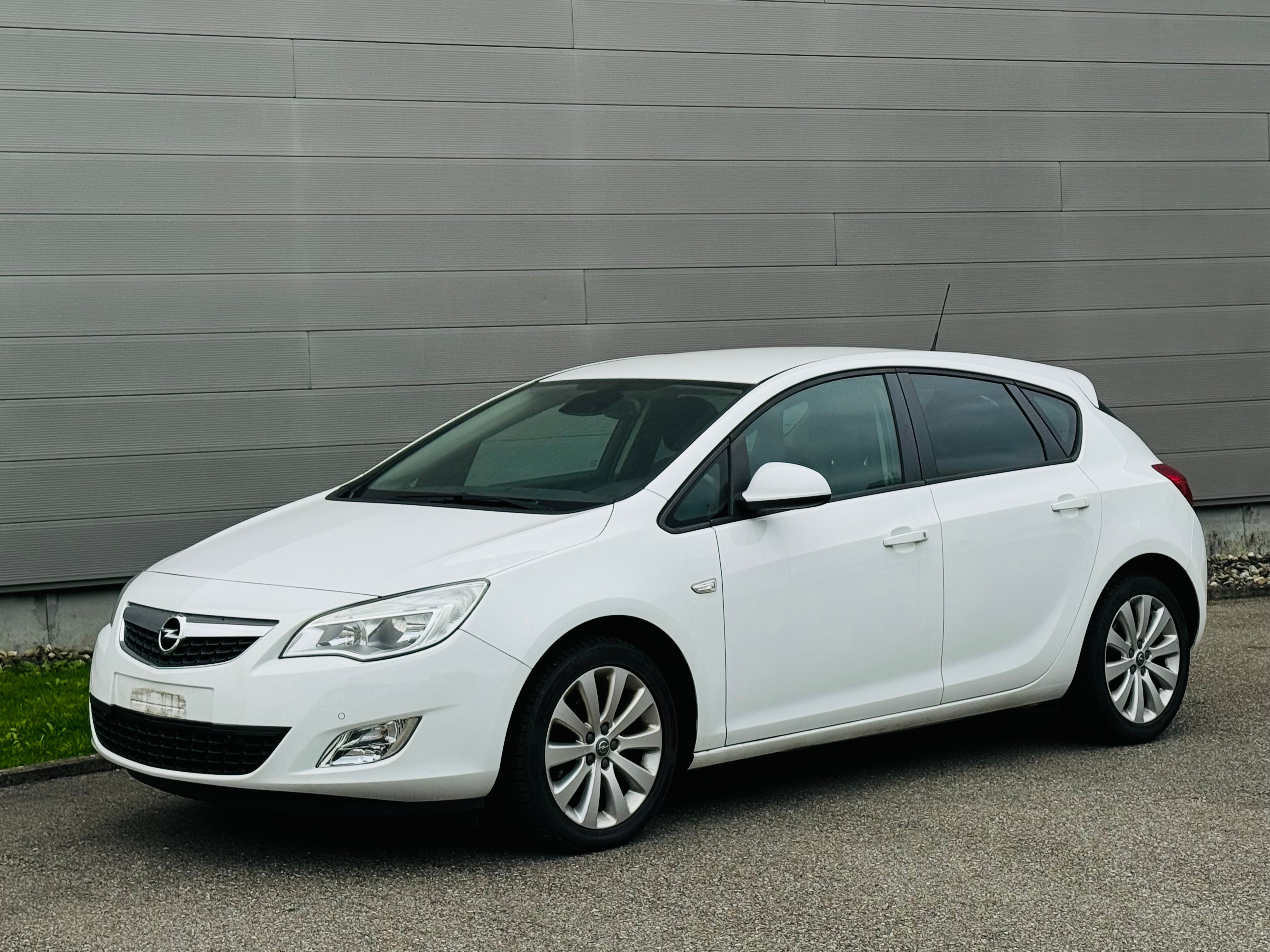 OPEL Astra 1.4i 16V Turbo Sport