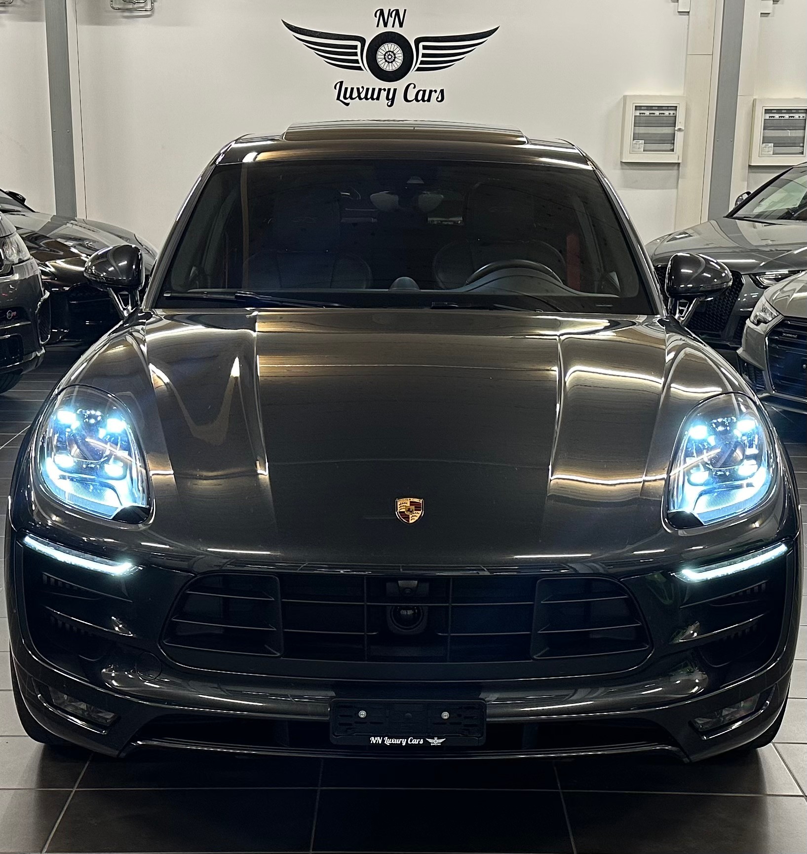 PORSCHE Macan GTS PDK Volcano Grey + Low km!