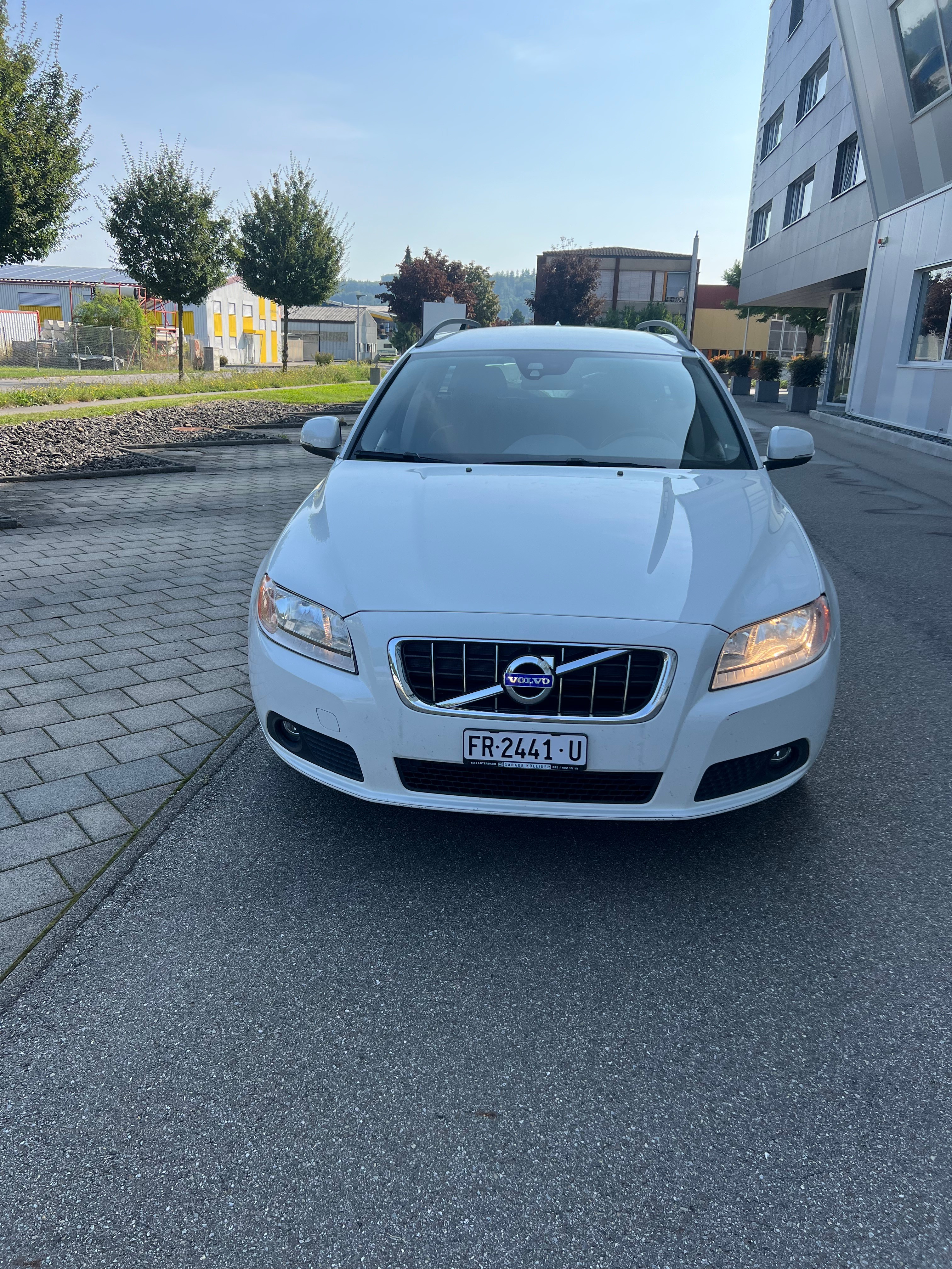 VOLVO V70 D2 Kinetic Powershift