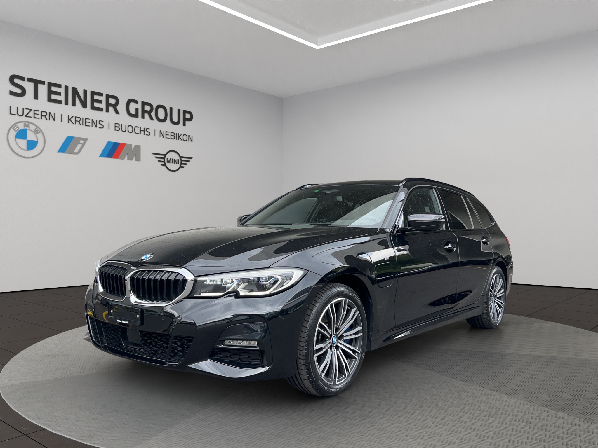 BMW 330e x DriveTouring Pure M Sport Steptronic