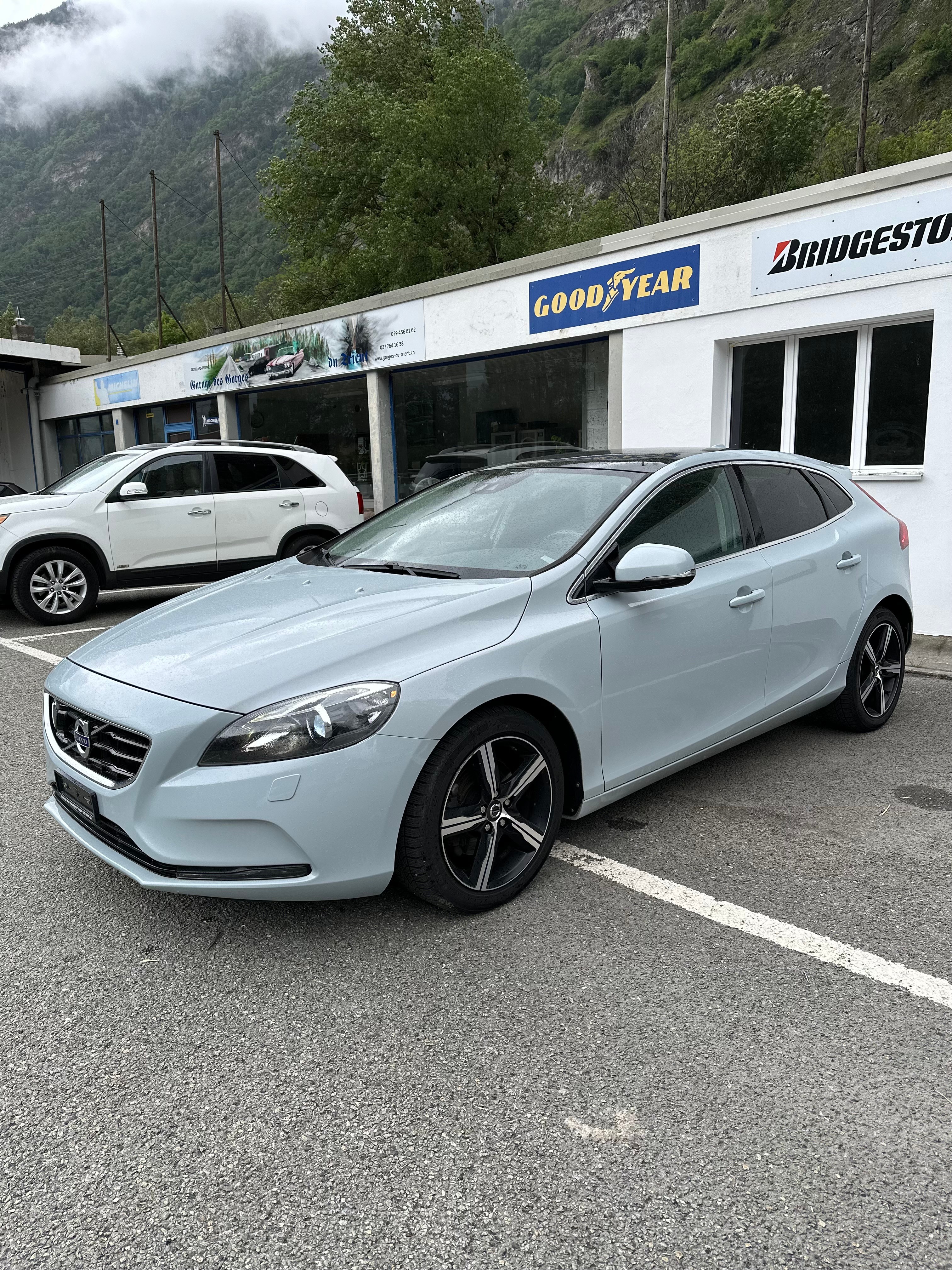 VOLVO V40 T4 Momentum