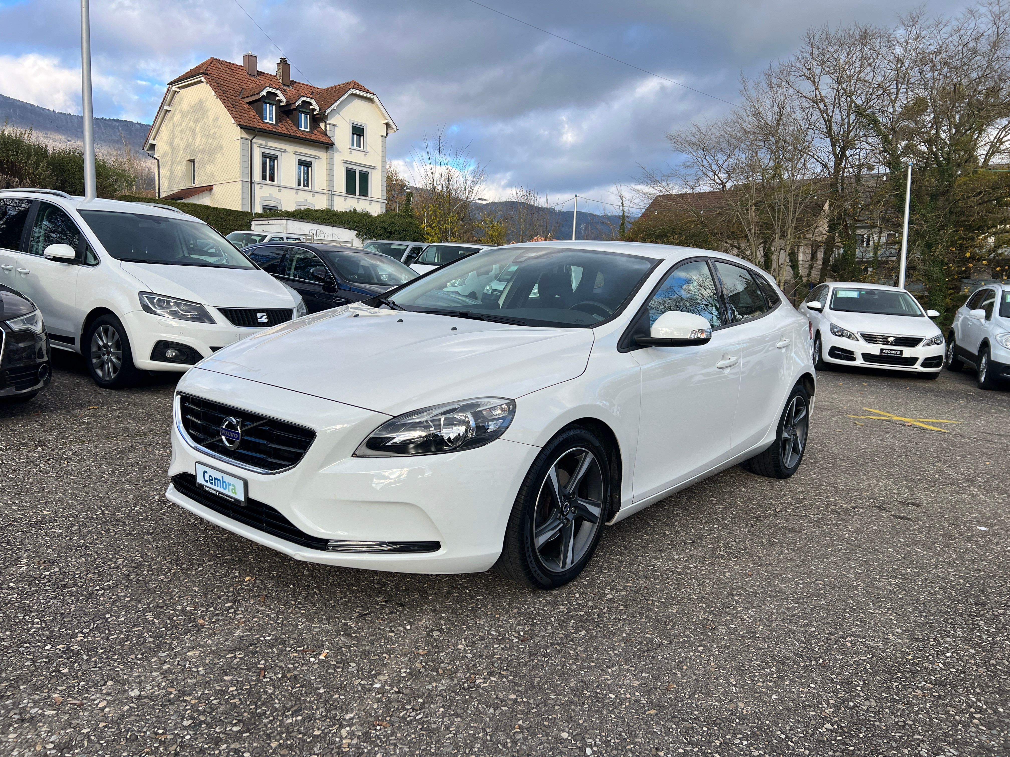 VOLVO V40 D2