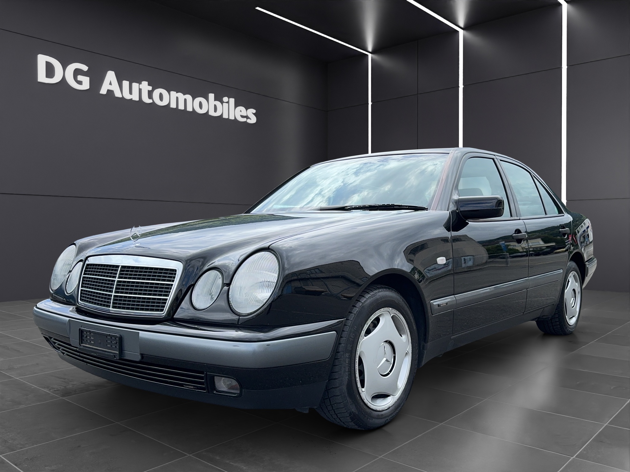 MERCEDES-BENZ E 320 Classic Automatic