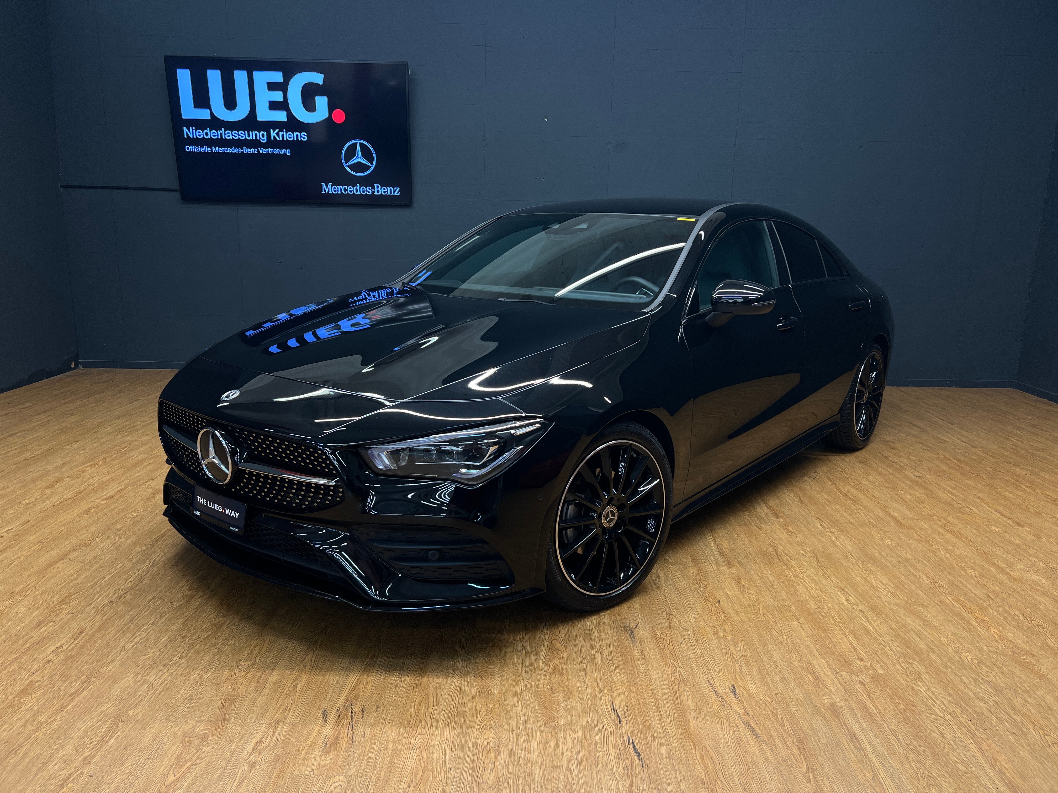 MERCEDES-BENZ CLA 200 - AMG - Multibeam LED / Rückfahrkamera / Ambiente-Licht / Spiegel-Paket