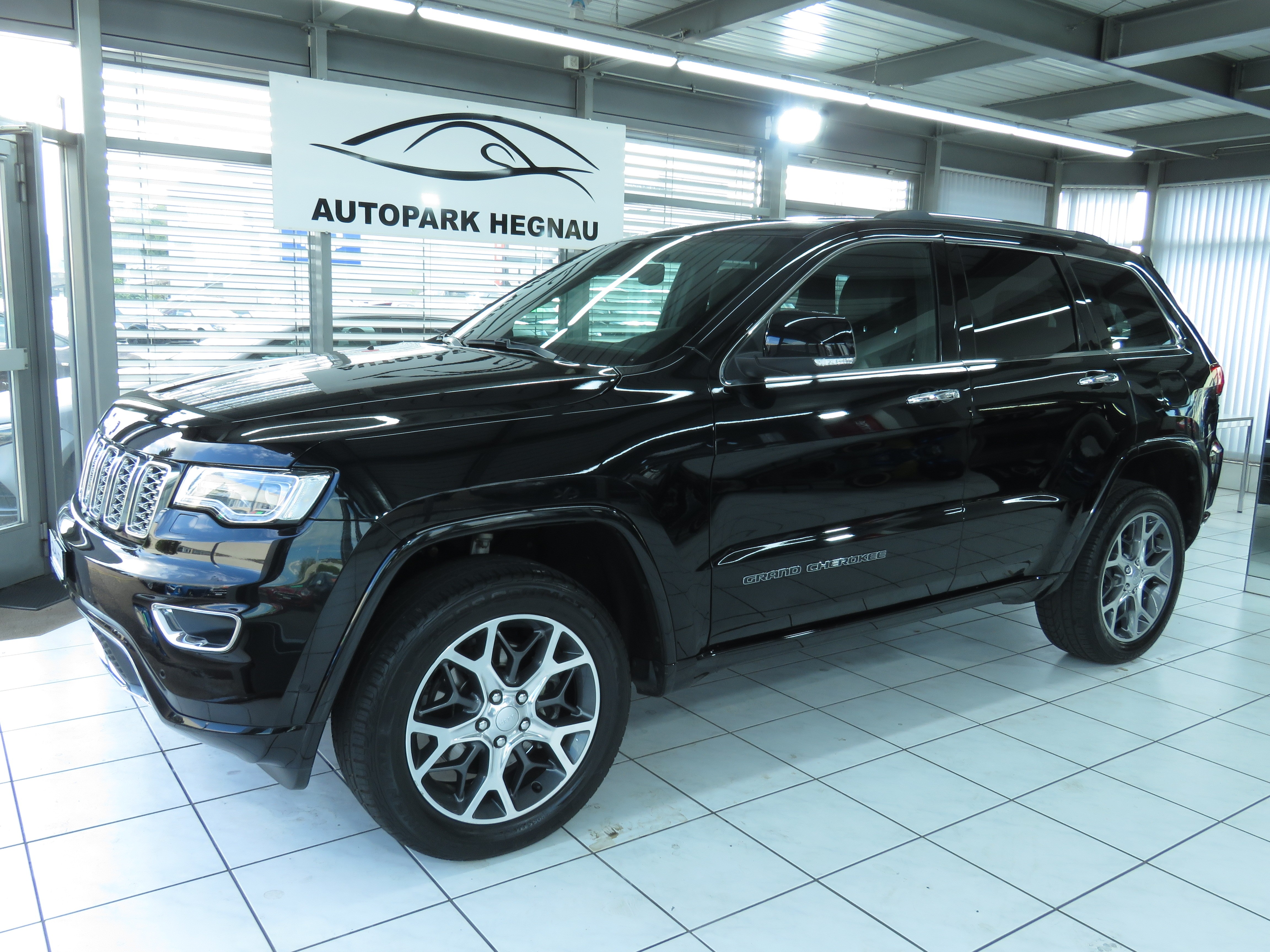 JEEP Grand Cherokee 3.0 CRD Overland Automatic (AHK 3.5 t)