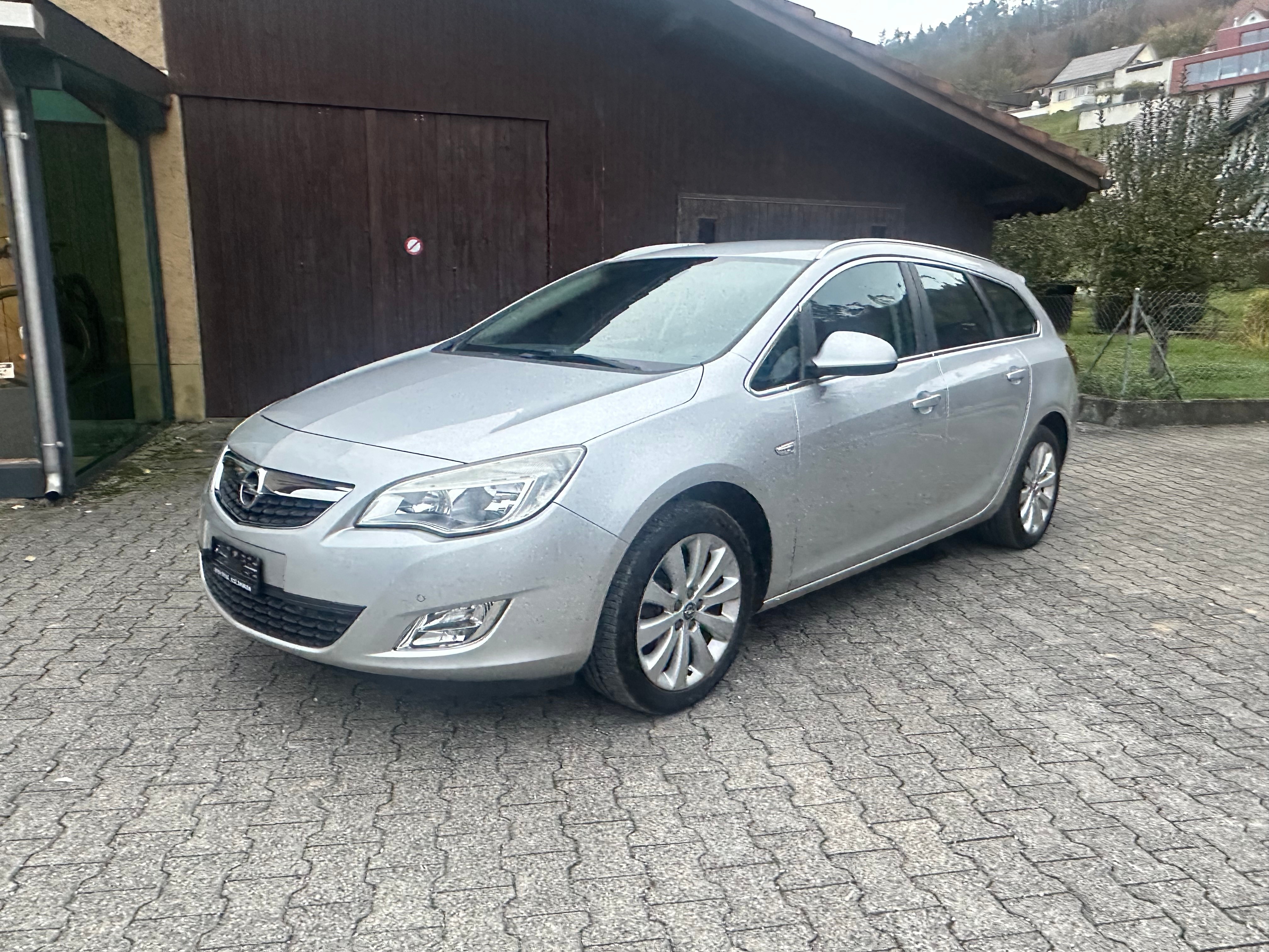 OPEL Astra SportsTourer 1.4i 16V Turbo