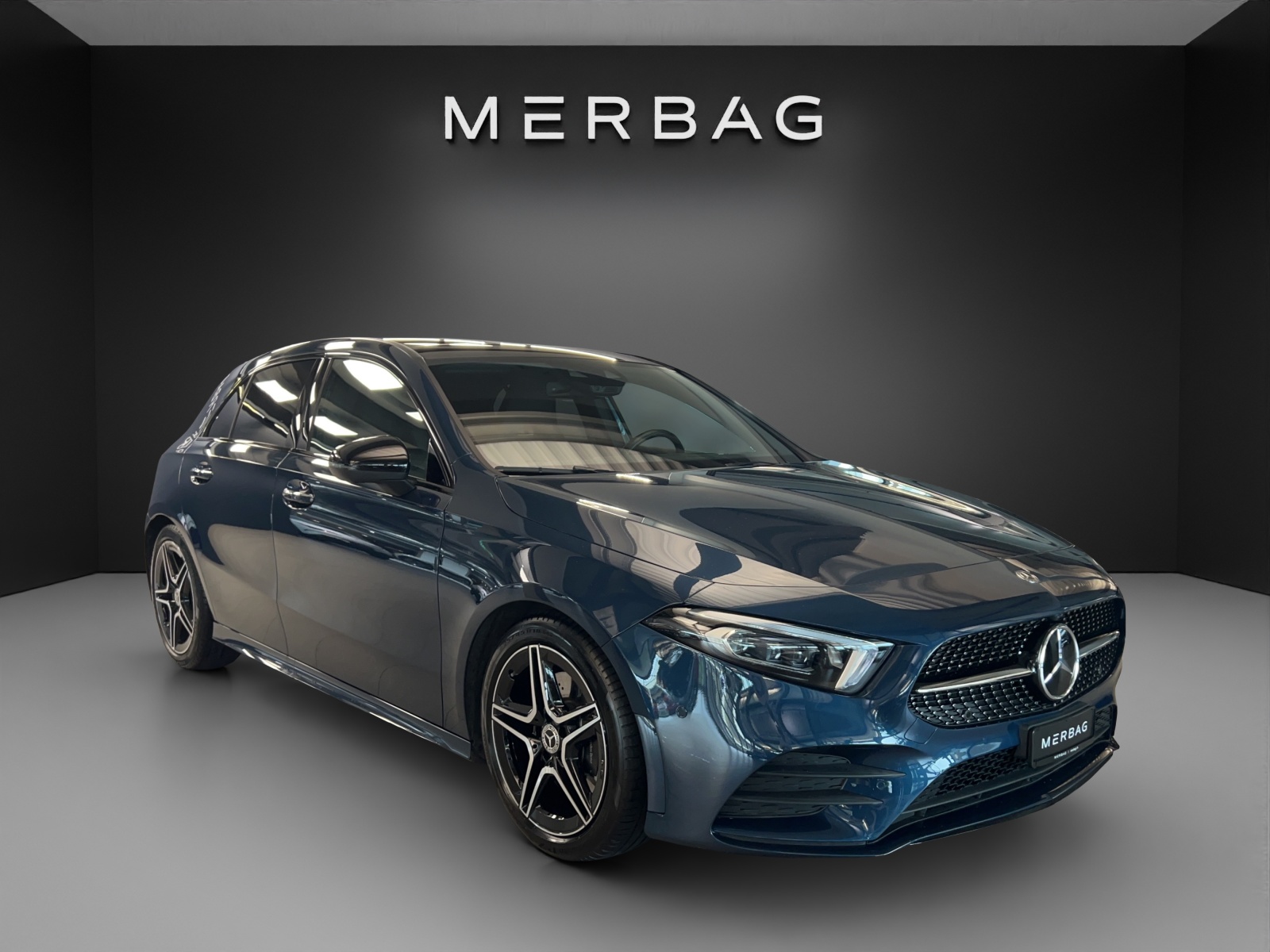 MERCEDES-BENZ A 220 AMG Line 4Matic