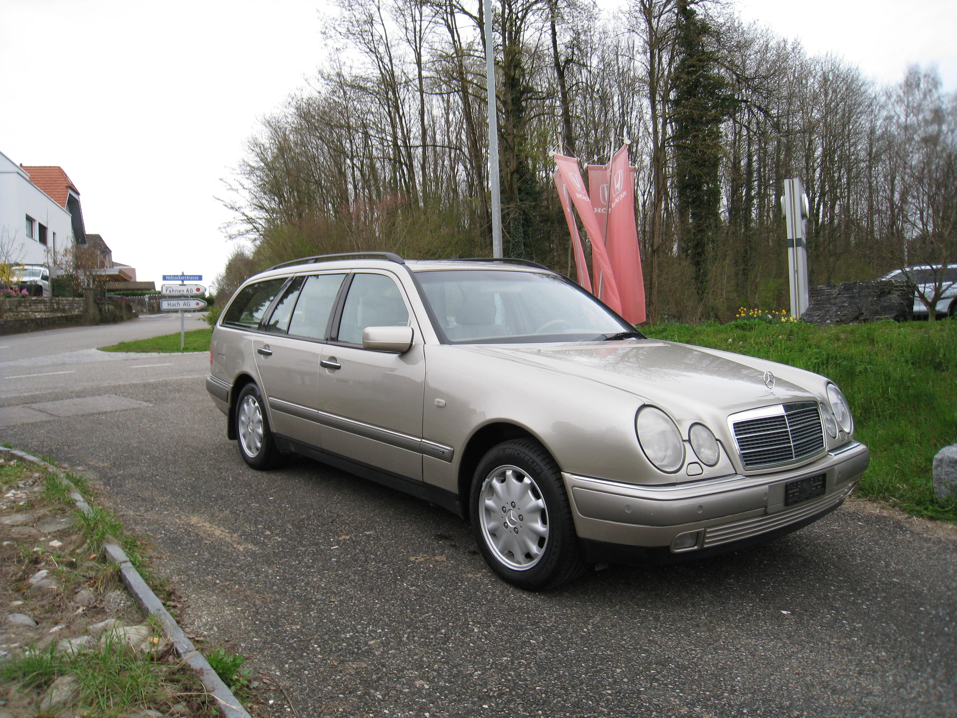 MERCEDES-BENZ E 320 Avantgarde 4-Matic Automatic