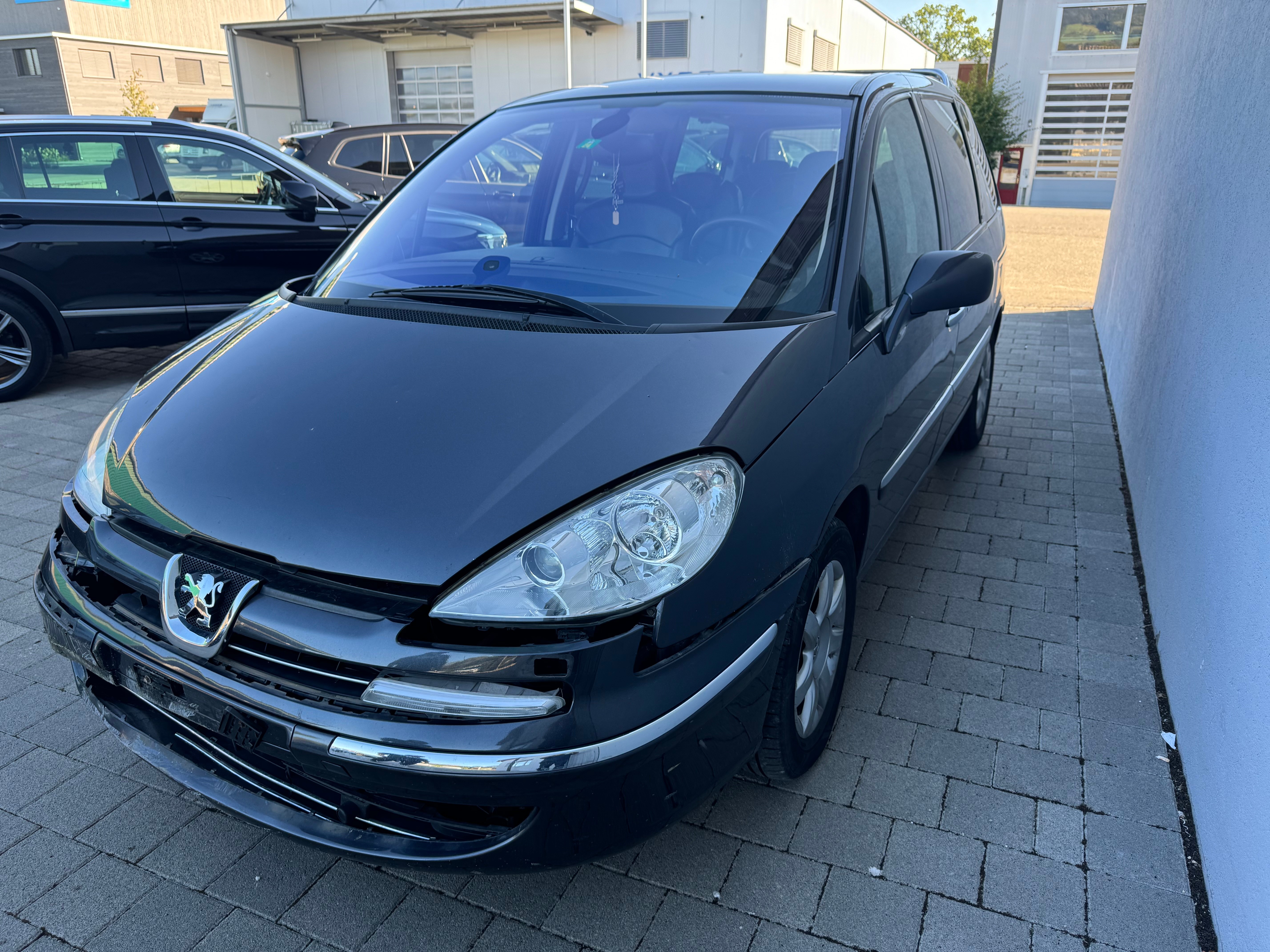 PEUGEOT 807 2.2 16V HDi Family+