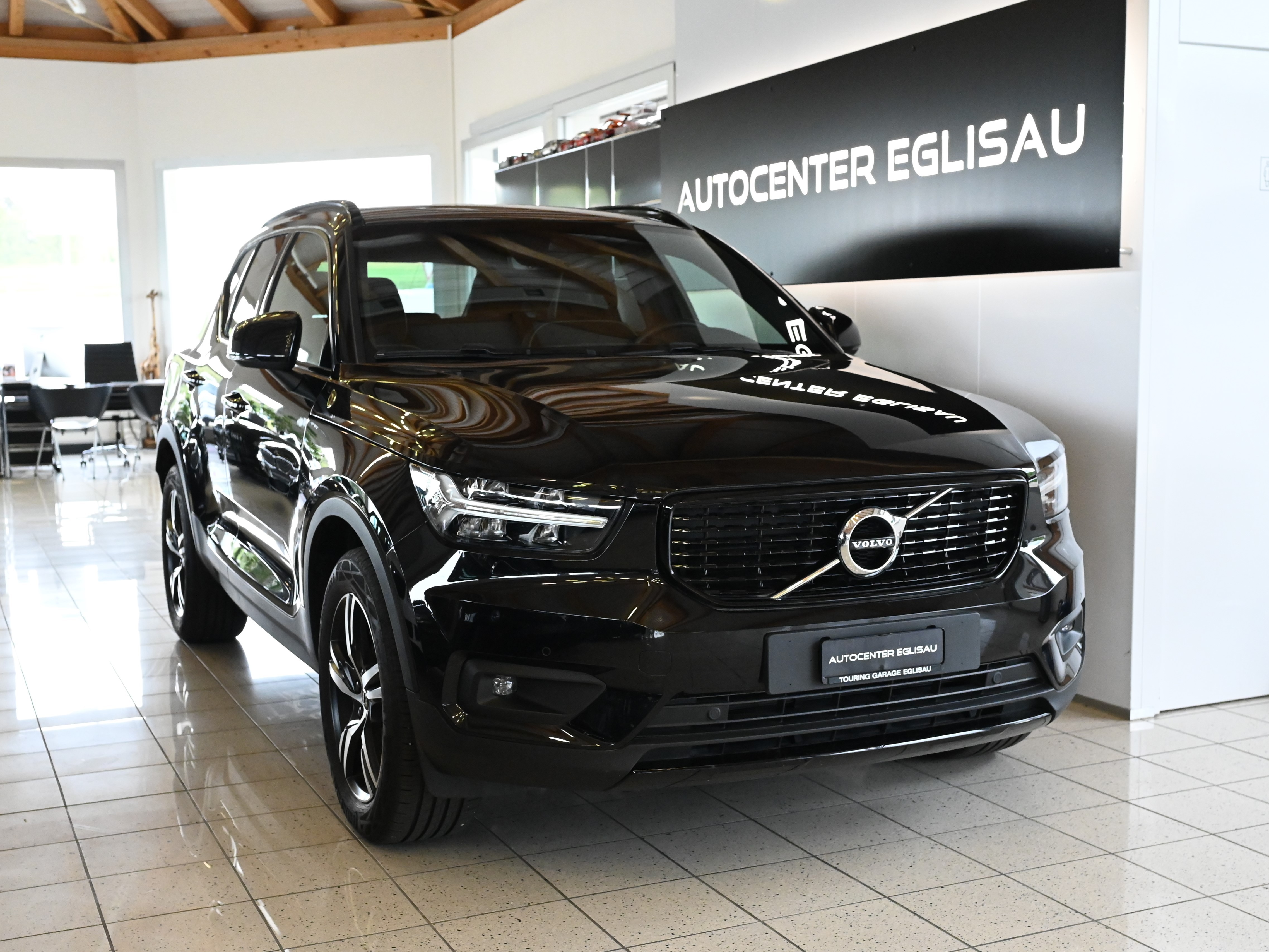 VOLVO XC40 2.0 R-Design B4 MH AWD Black