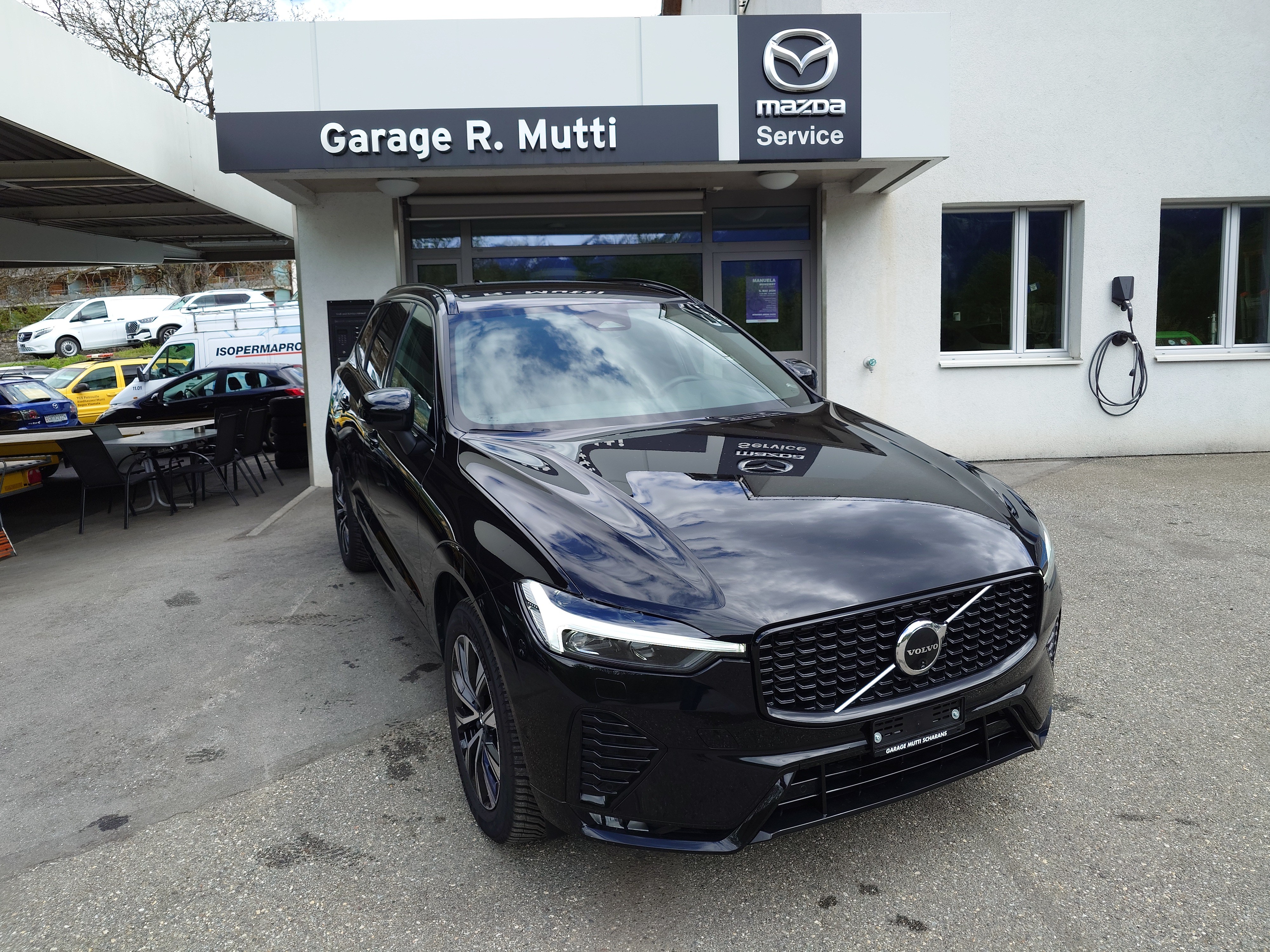 VOLVO XC60 B5 Benzin Mild Hybrid AWD Plus Dark Geartronic