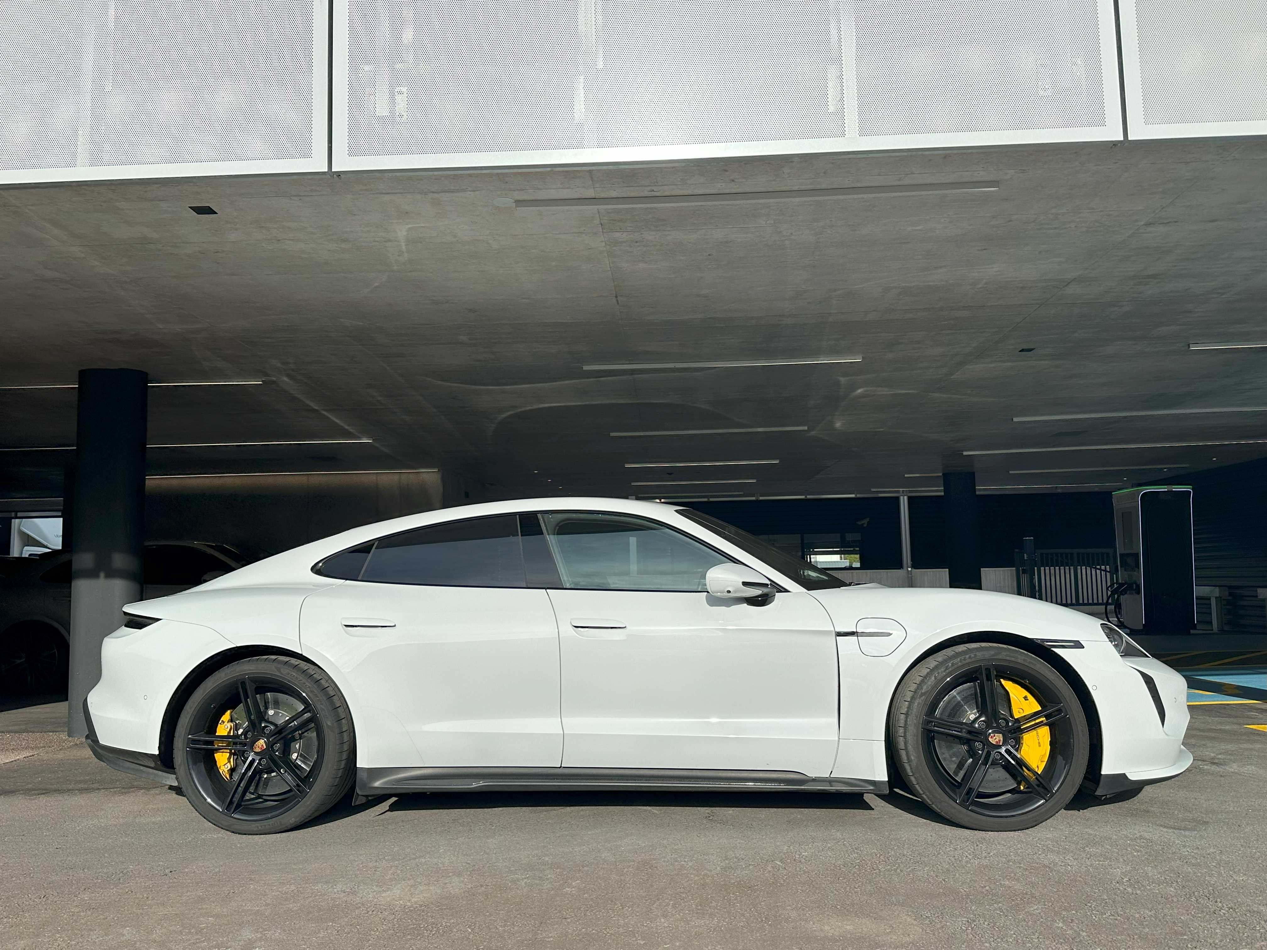 PORSCHE Taycan Turbo S