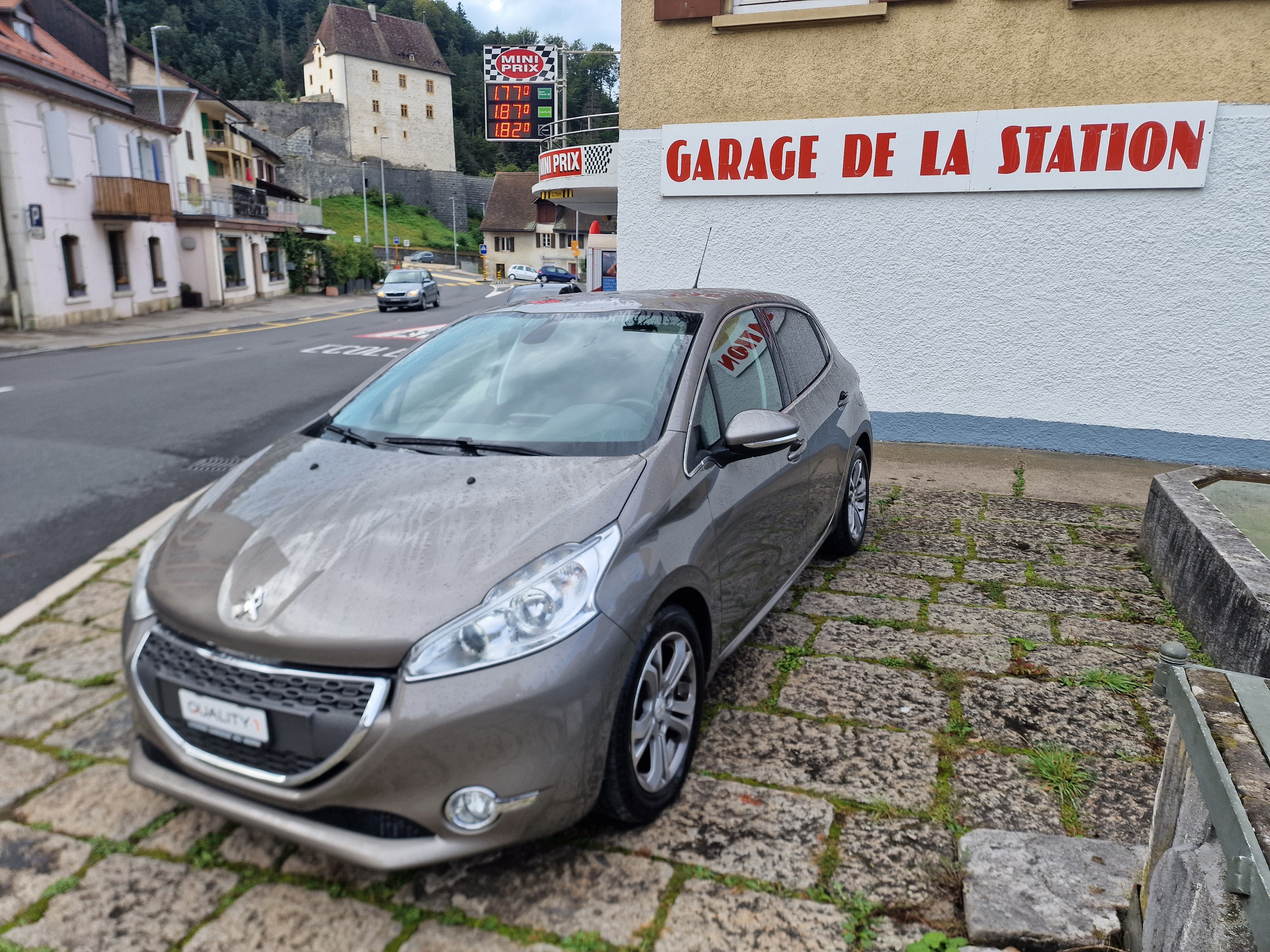 PEUGEOT 208 1.6 e-HDI Allure