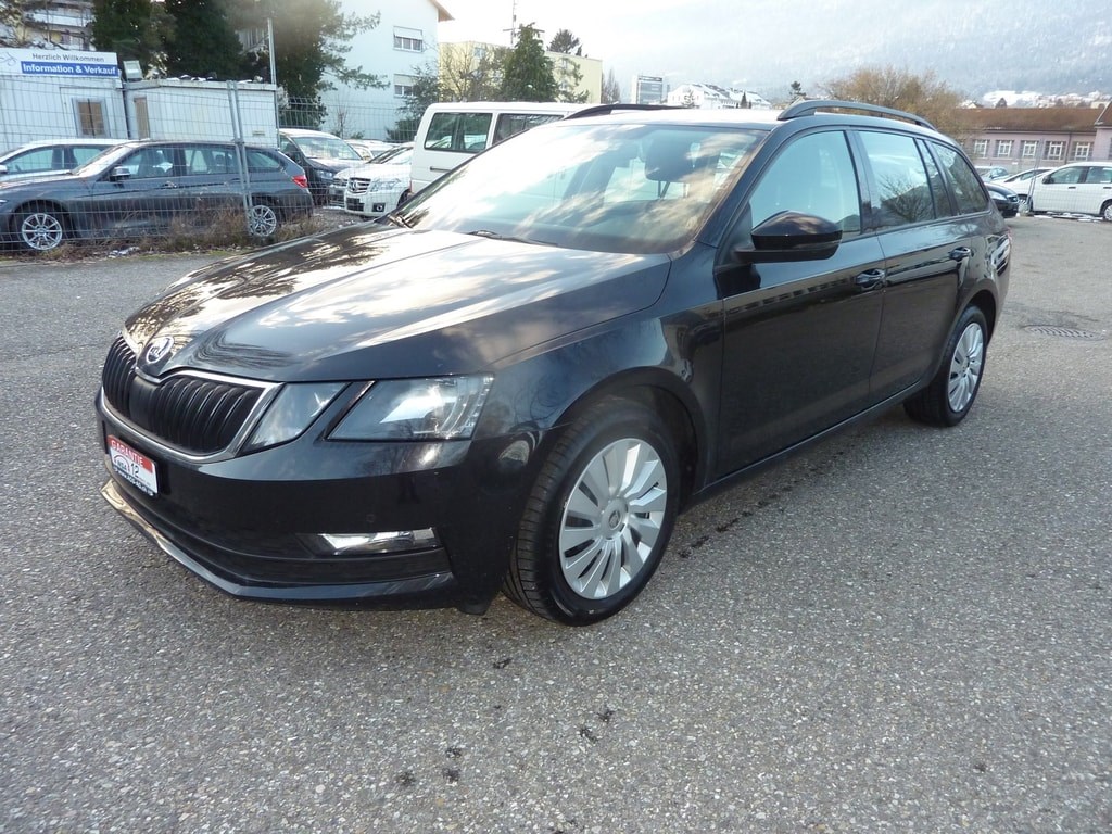 SKODA Octavia Combi 1.6 TDI Ambition DSG ** Gr. Navi ** Klima-auto ** PDC V&H ** Tempomat ** Frisch Ab MFK