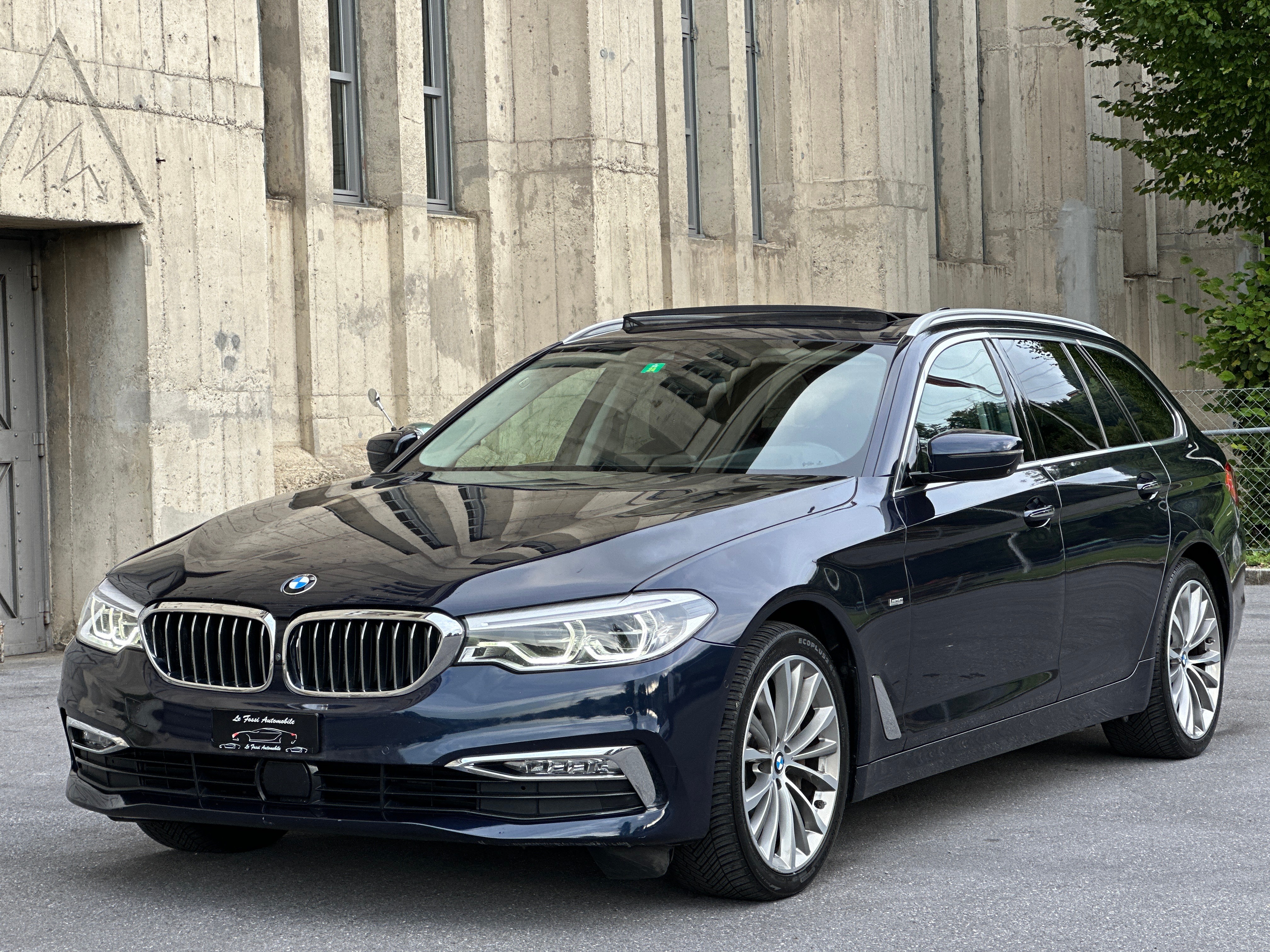 BMW 530d xDrive Touring Luxury Line Steptronic