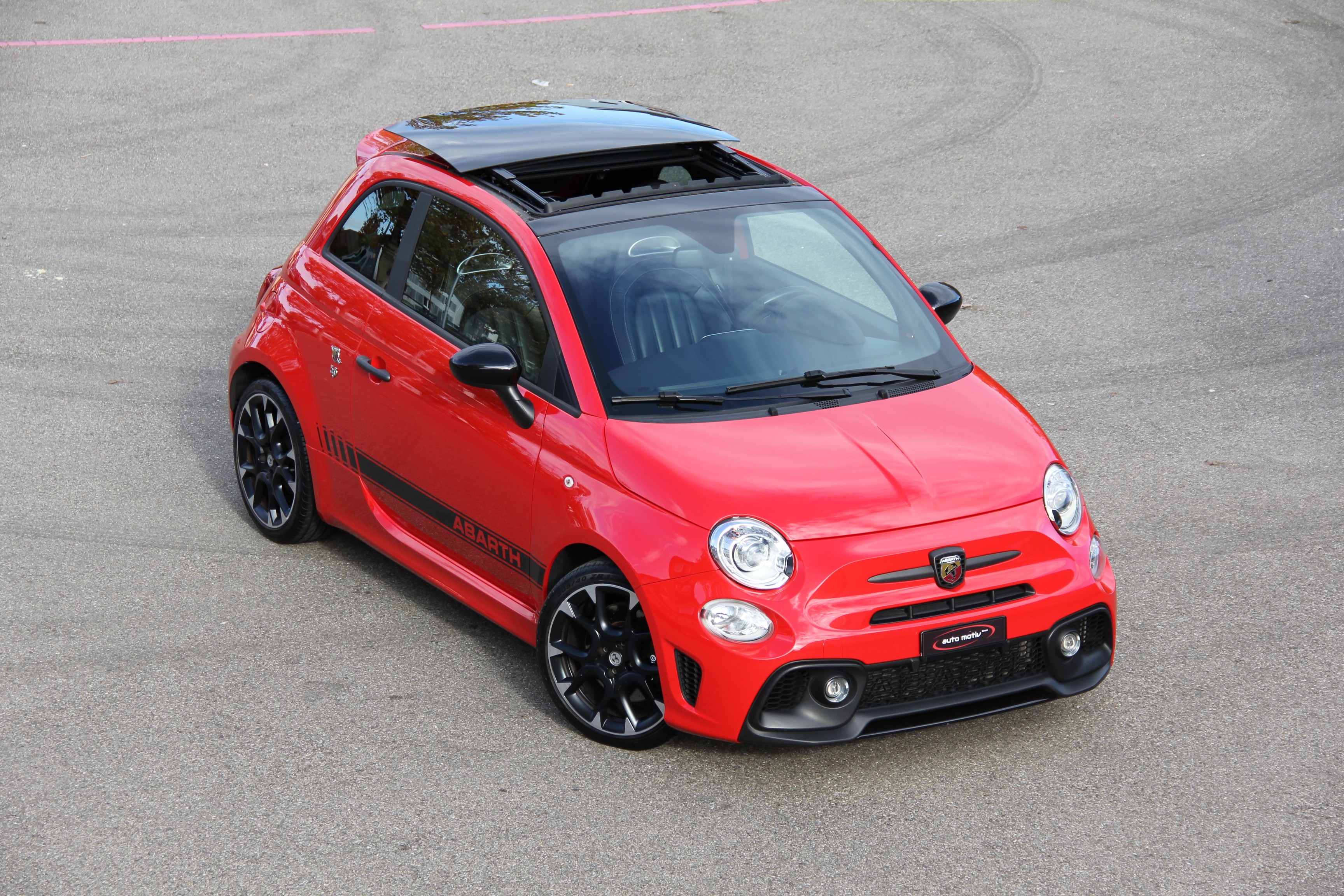 FIAT 595 1.4 16V Turbo Abarth Competizione **180-PS** **LEDER** **PANORAMADACH** **BEATS** **NAVI**