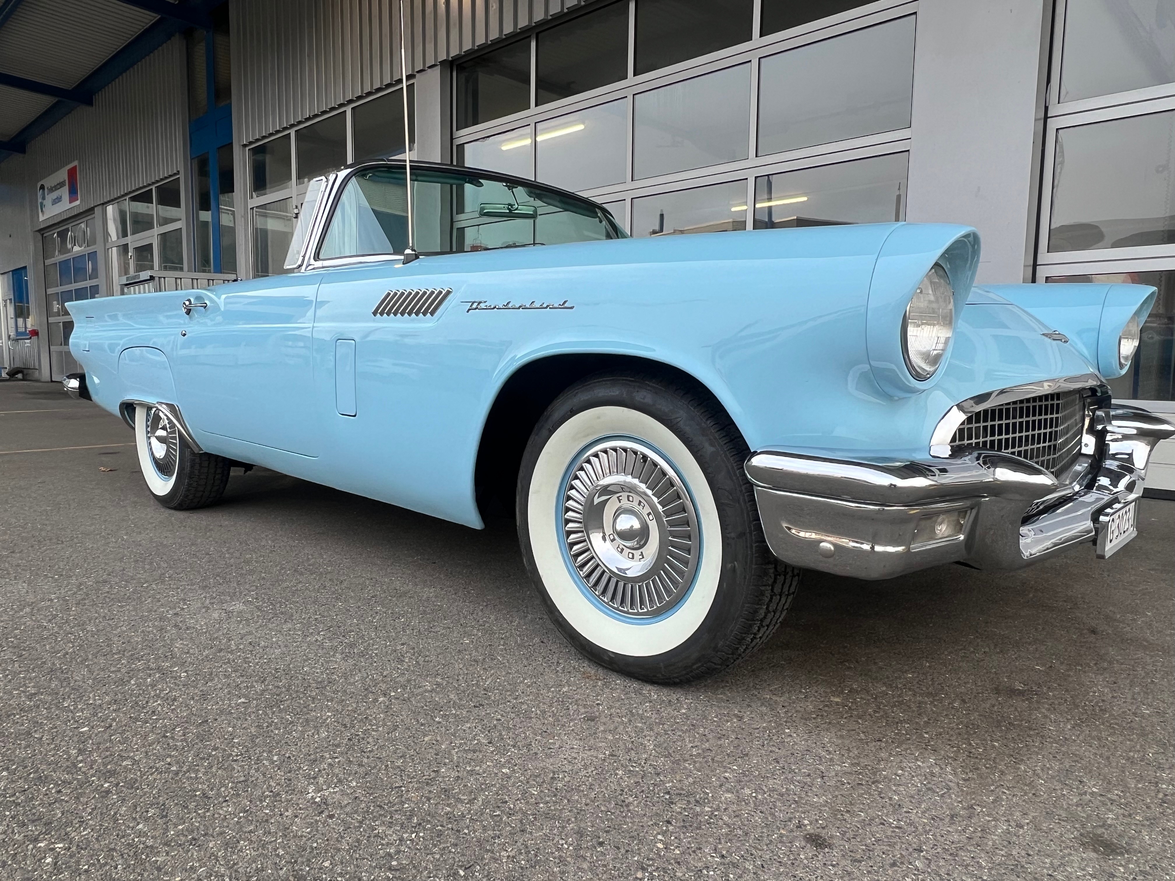 FORD Thunderbird