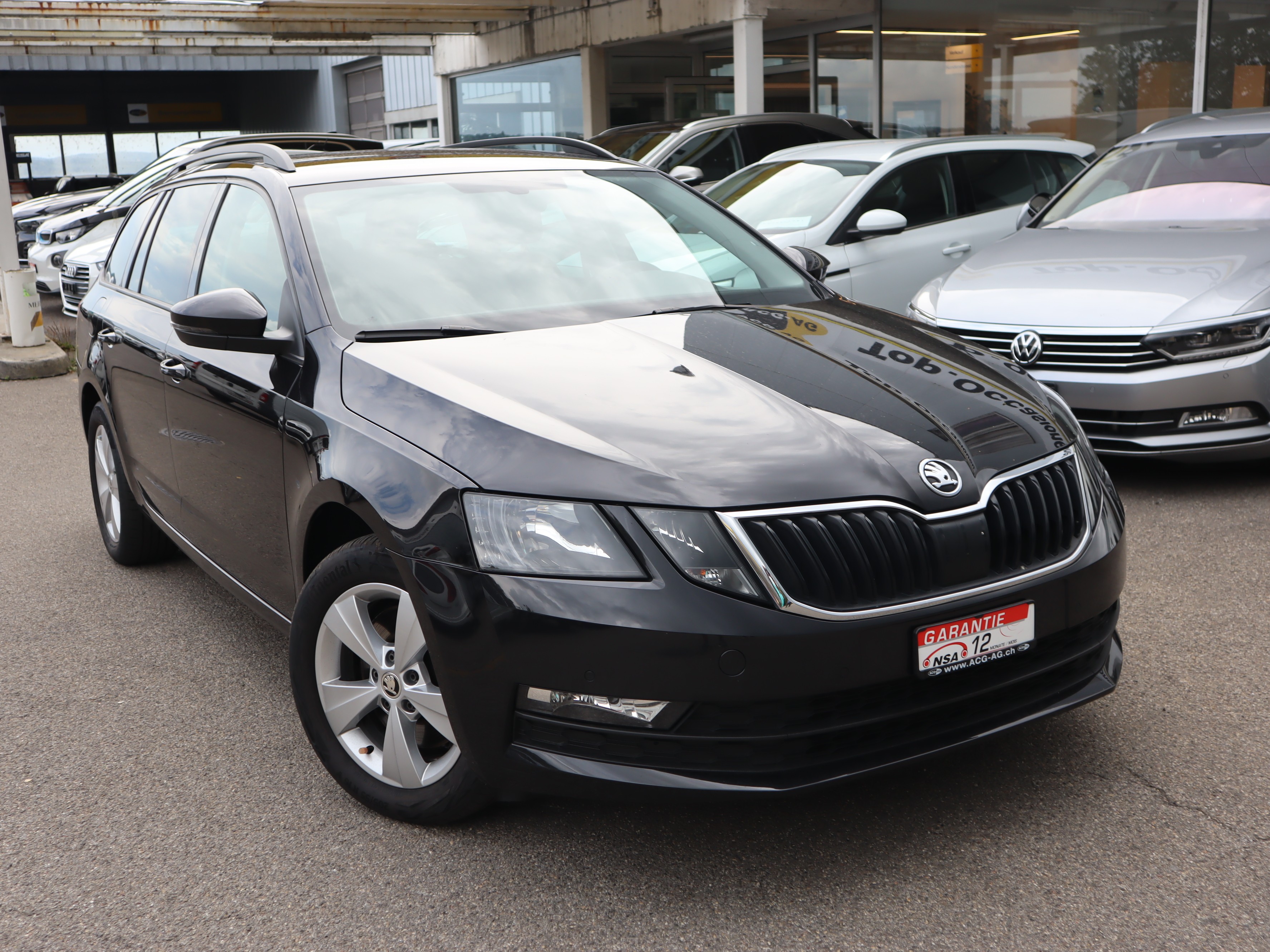 SKODA Octavia Combi 2.0 TDI Ambition 4x4 DSG ** Anhängerkupplung 2000 kg ** ab MFK & Service **