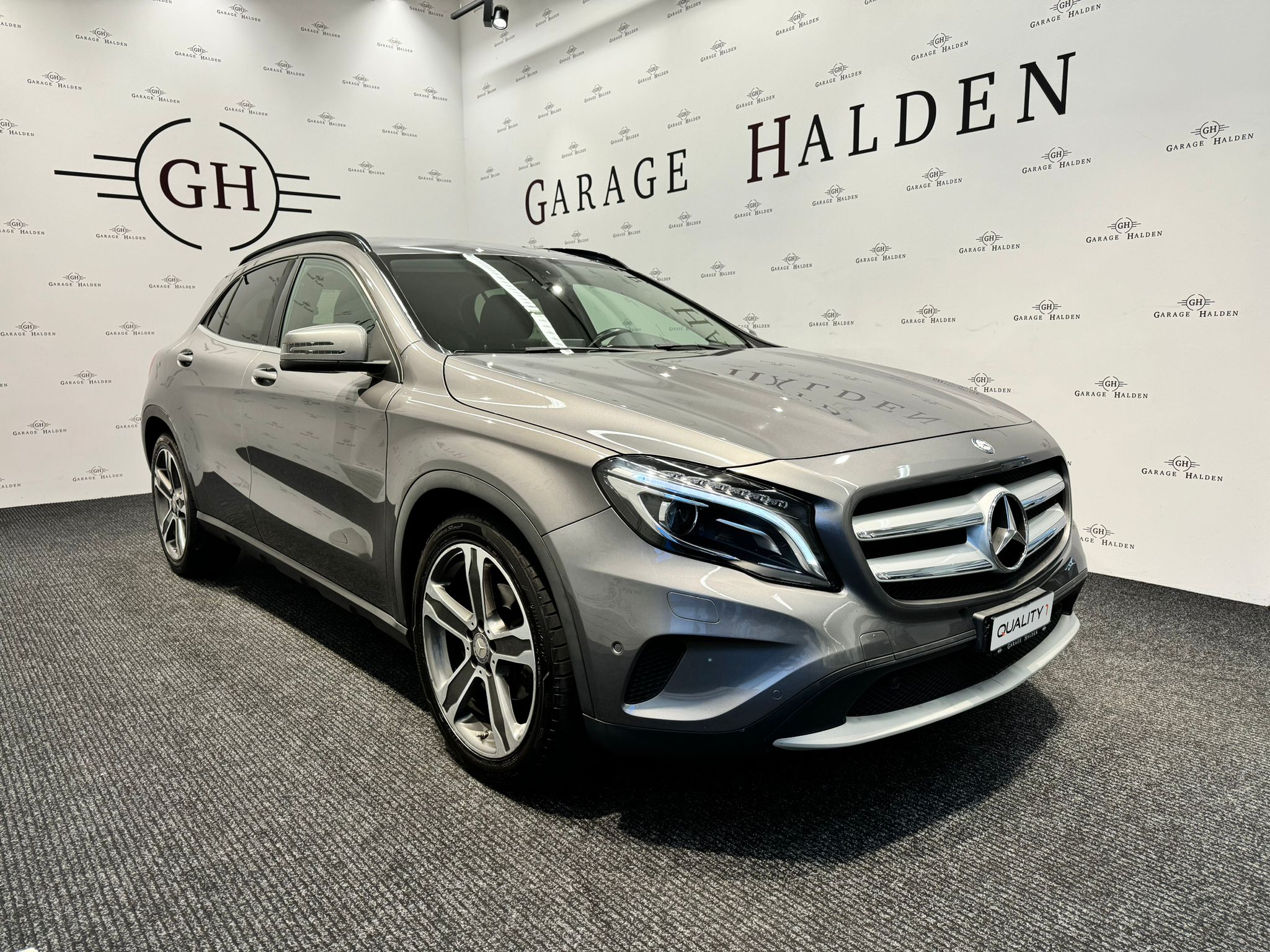 MERCEDES-BENZ GLA 200 Style 7G-DCT