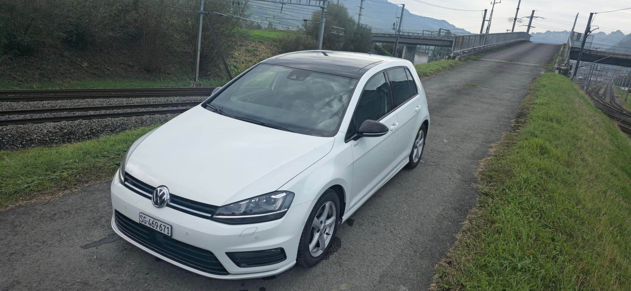 VW Golf 2.0 TDI R-Line Design 4Motion