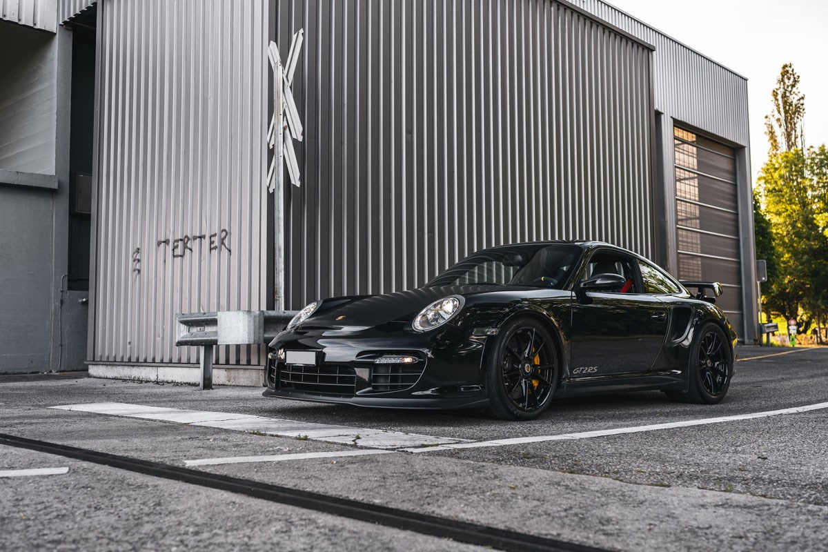 PORSCHE 911 GT2 RS