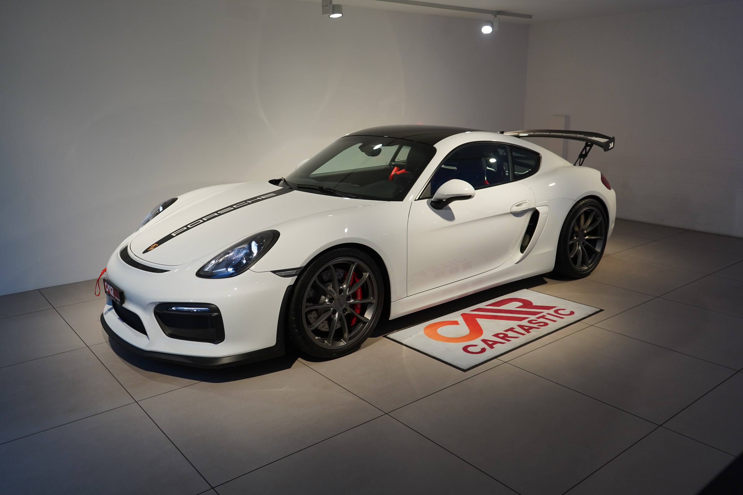 PORSCHE Cayman GT4