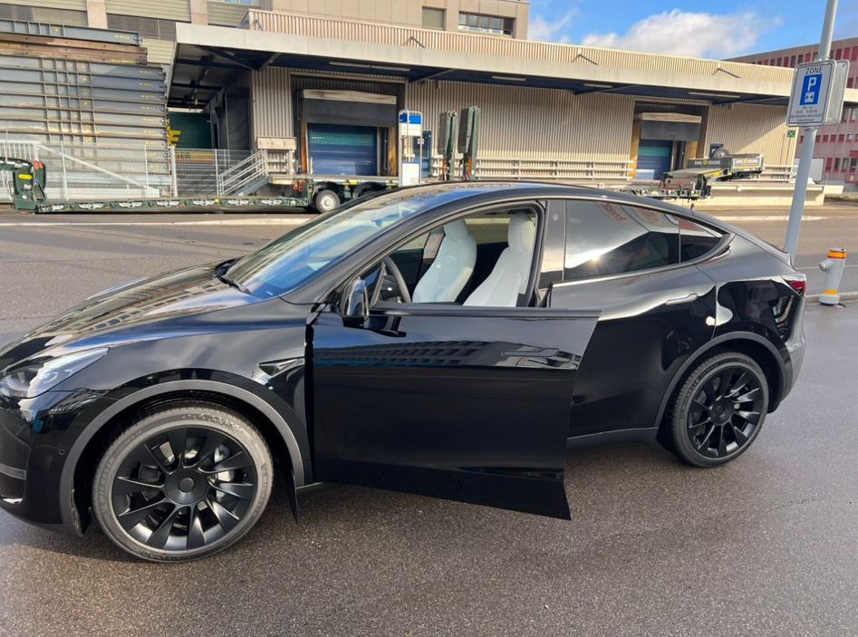 TESLA Model Y Long Range