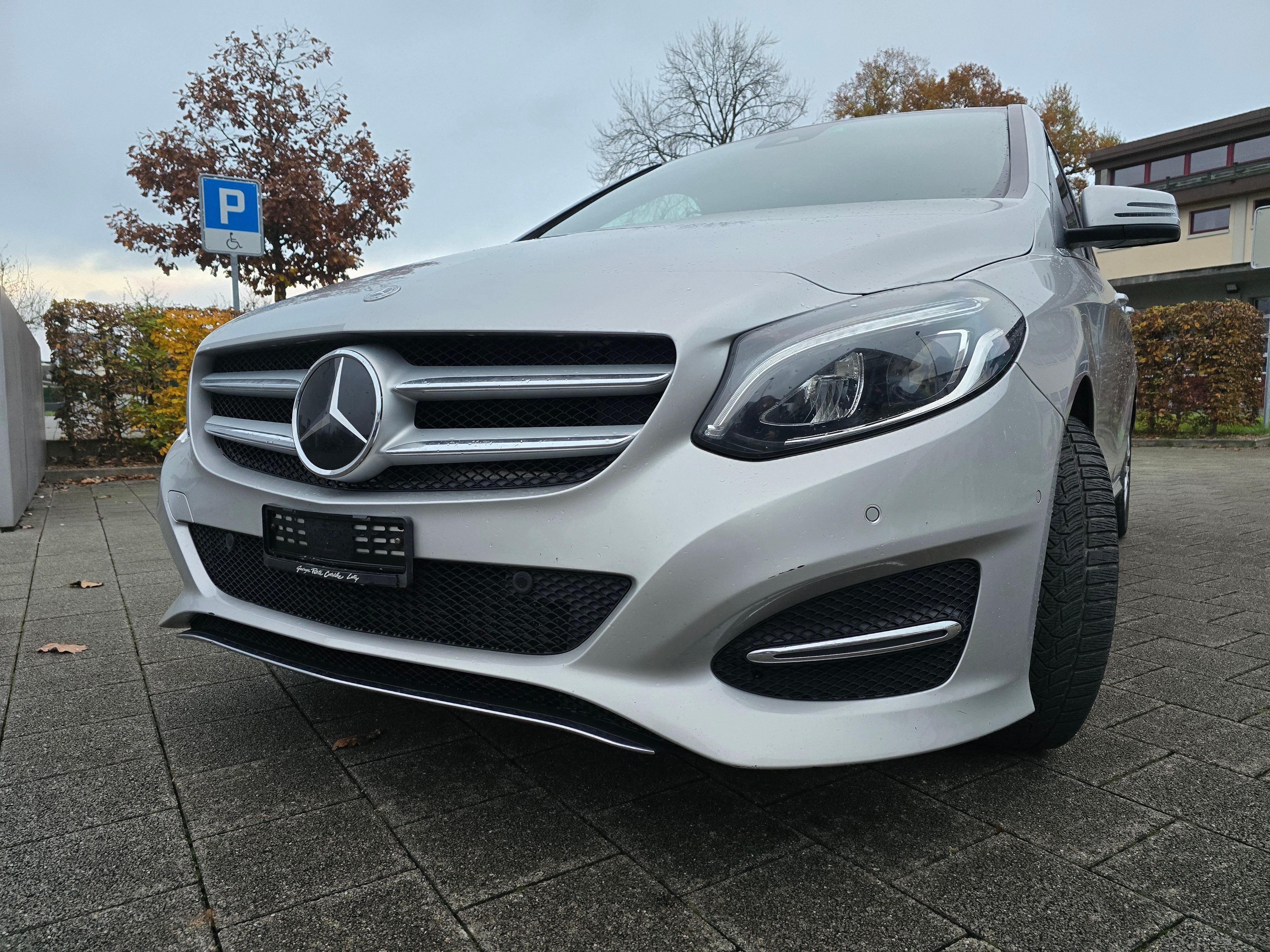 MERCEDES-BENZ B 180 Style 7G-DCT