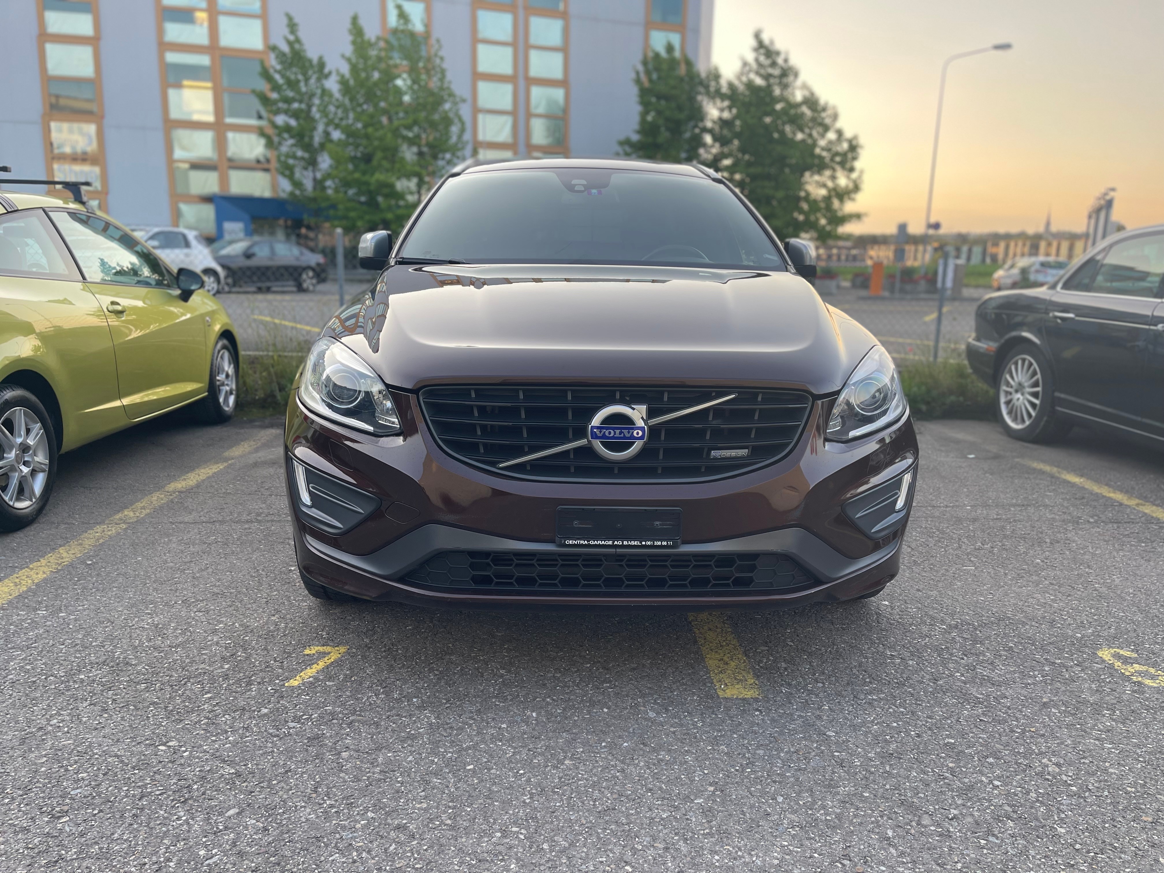 VOLVO XC60 D5 AWD Momentum R-Design Geartronic