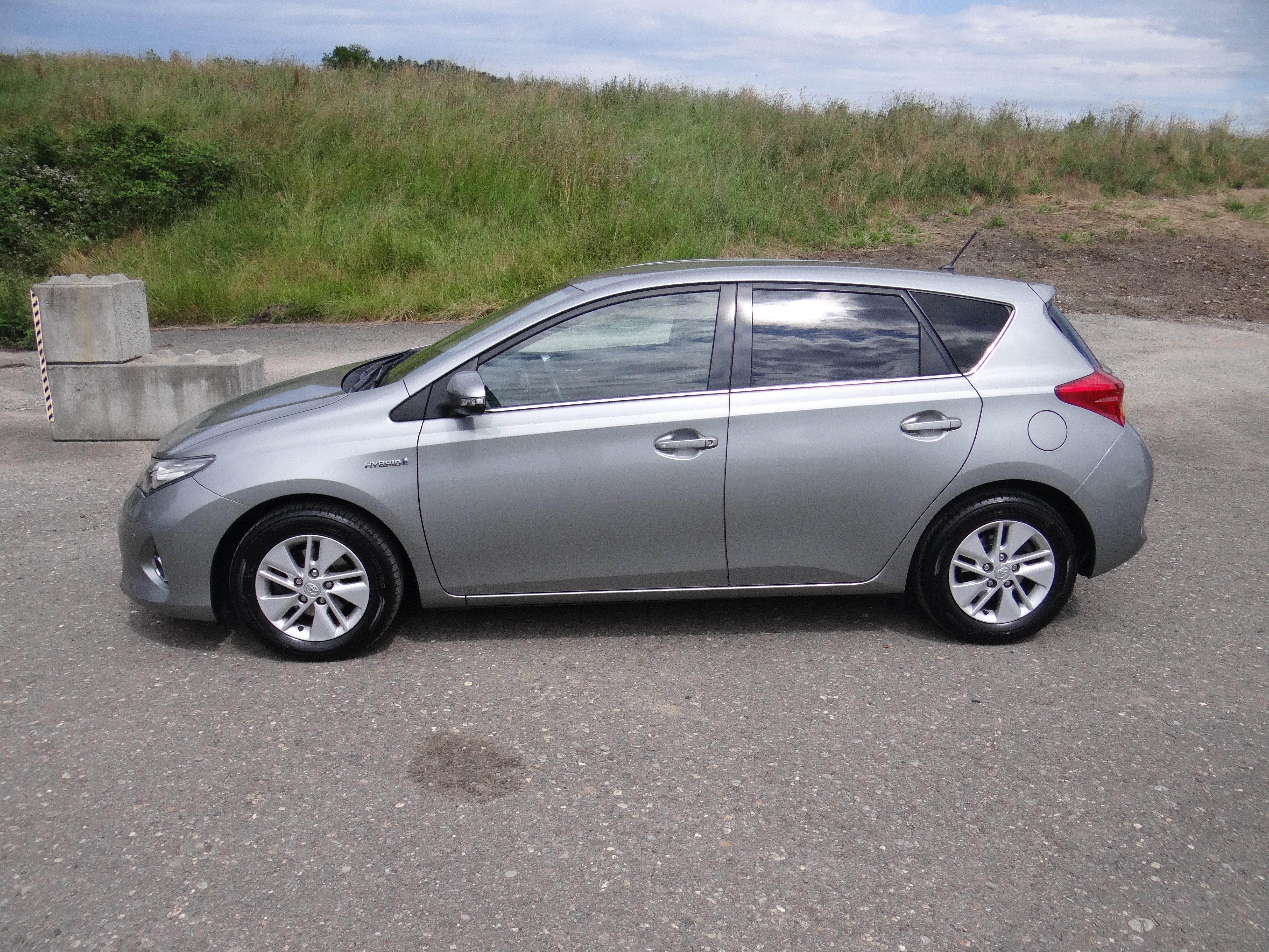 TOYOTA Auris 1.8 16V HSD Linea Luna