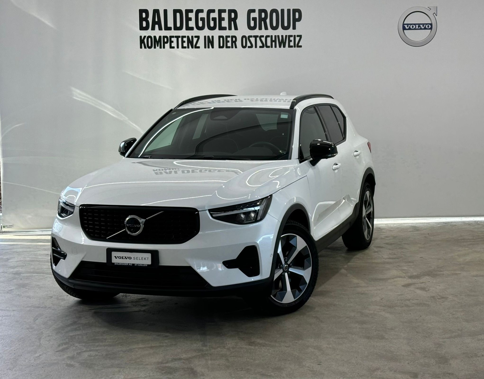 VOLVO XC40 2.0 B3 MH Plus Dark