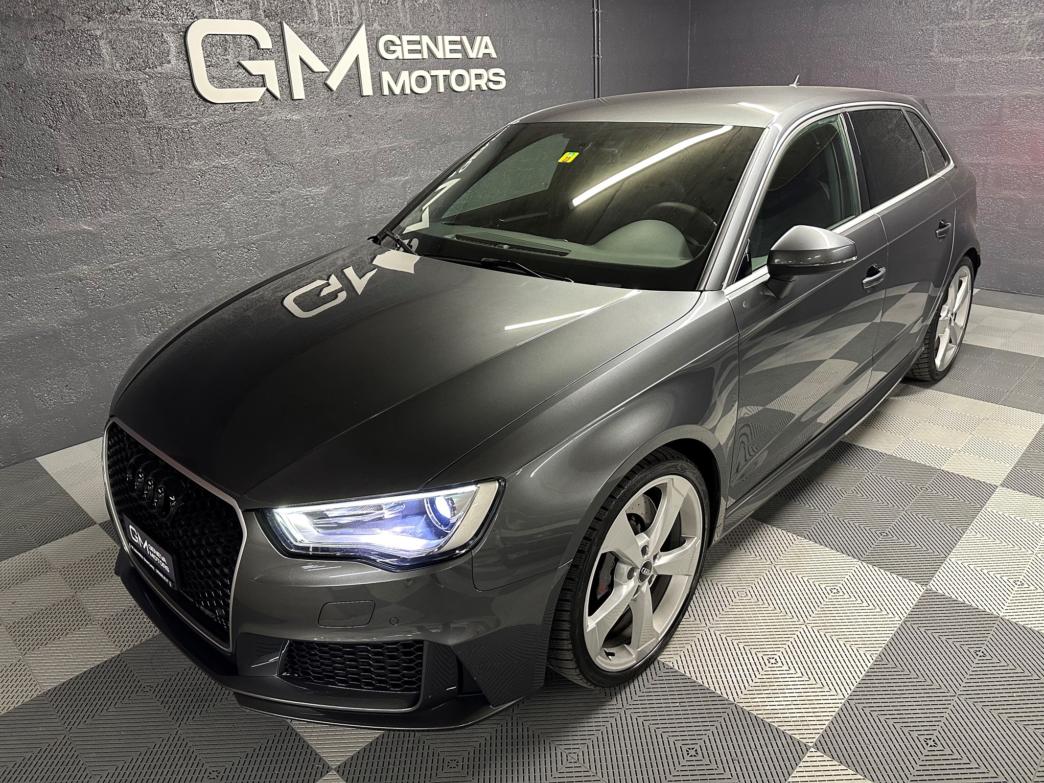 AUDI RS3 2.5 TSI quattro S-tronic