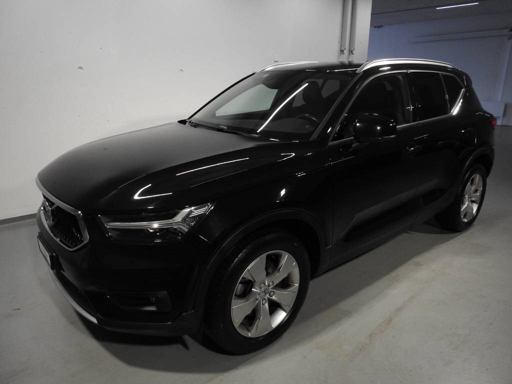 VOLVO XC40 2.0 D4 Momentum AWD